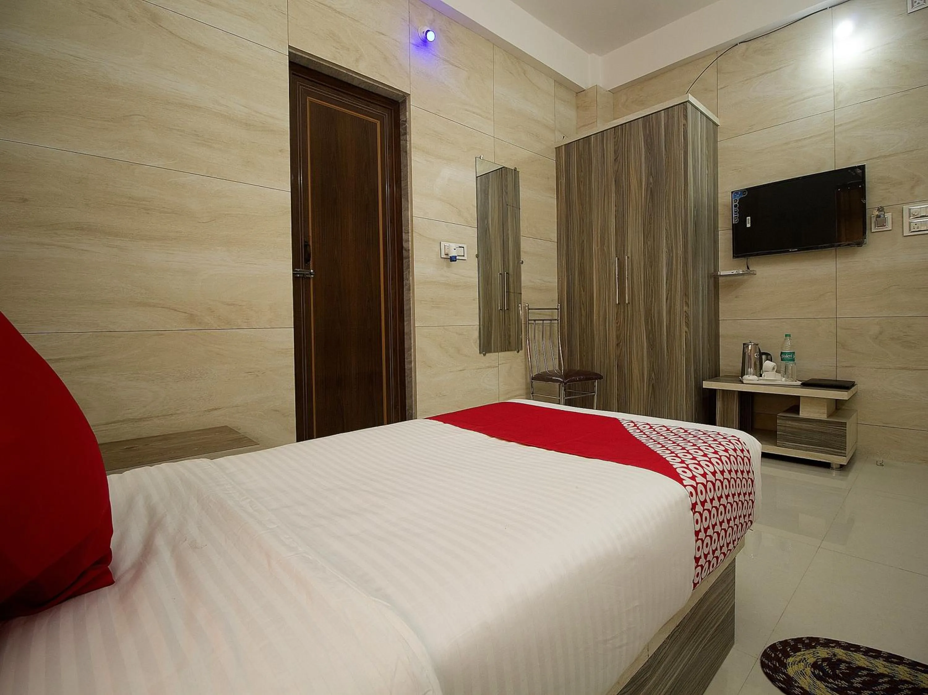 Bedroom, Bed in Super Capital O Priyanshu