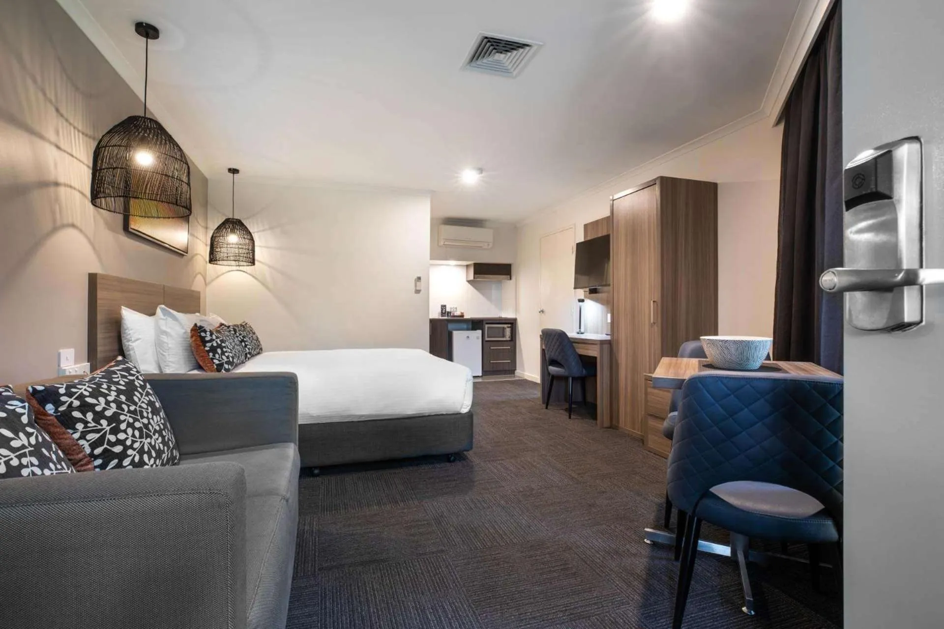 Bedroom, Bed in Nightelier Doncaster