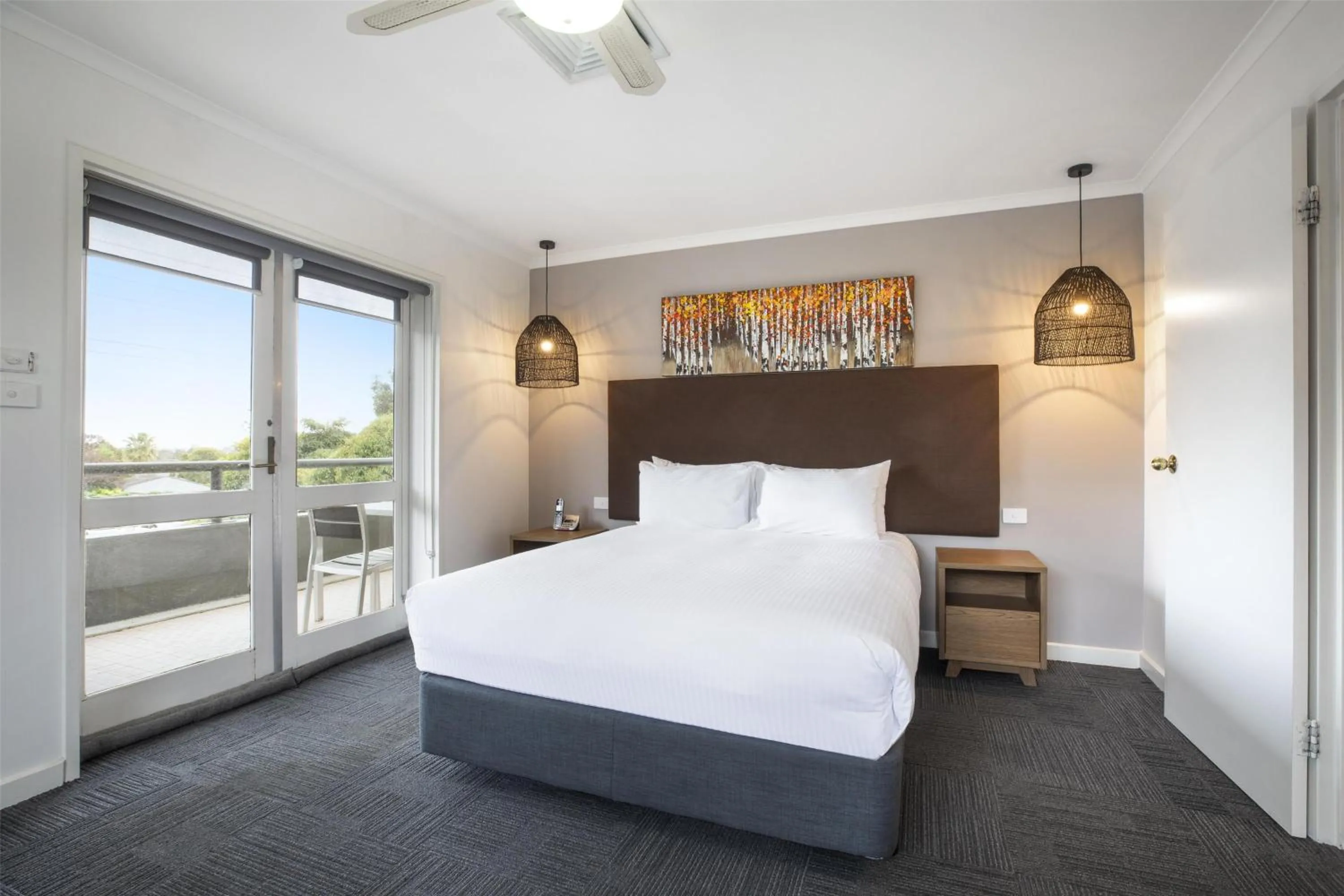 Photo of the whole room, Bed in Nightelier Doncaster