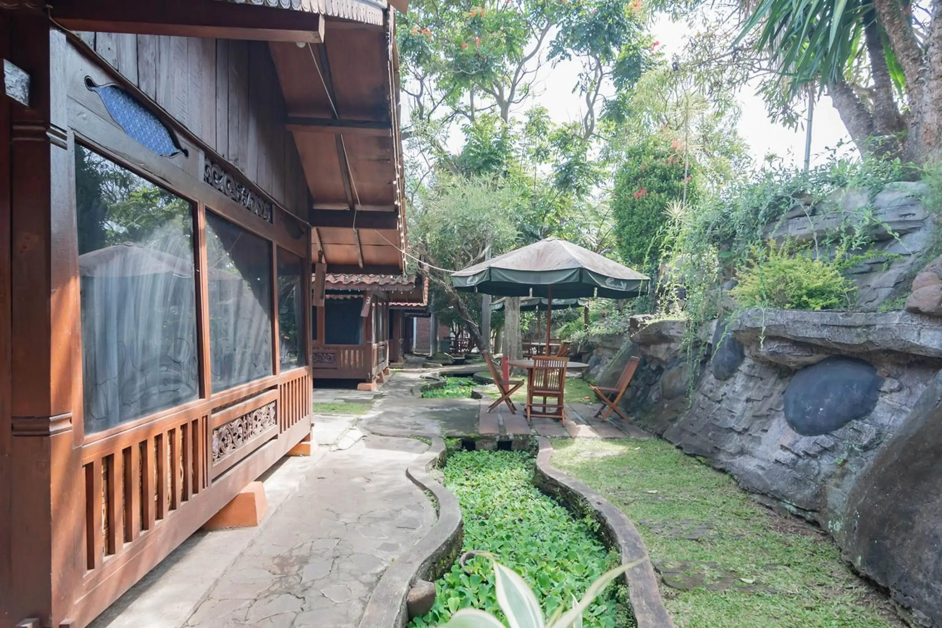 Property building in RedDoorz near Farmhouse Lembang Property building in RedDoorz near Farmhouse Lembang