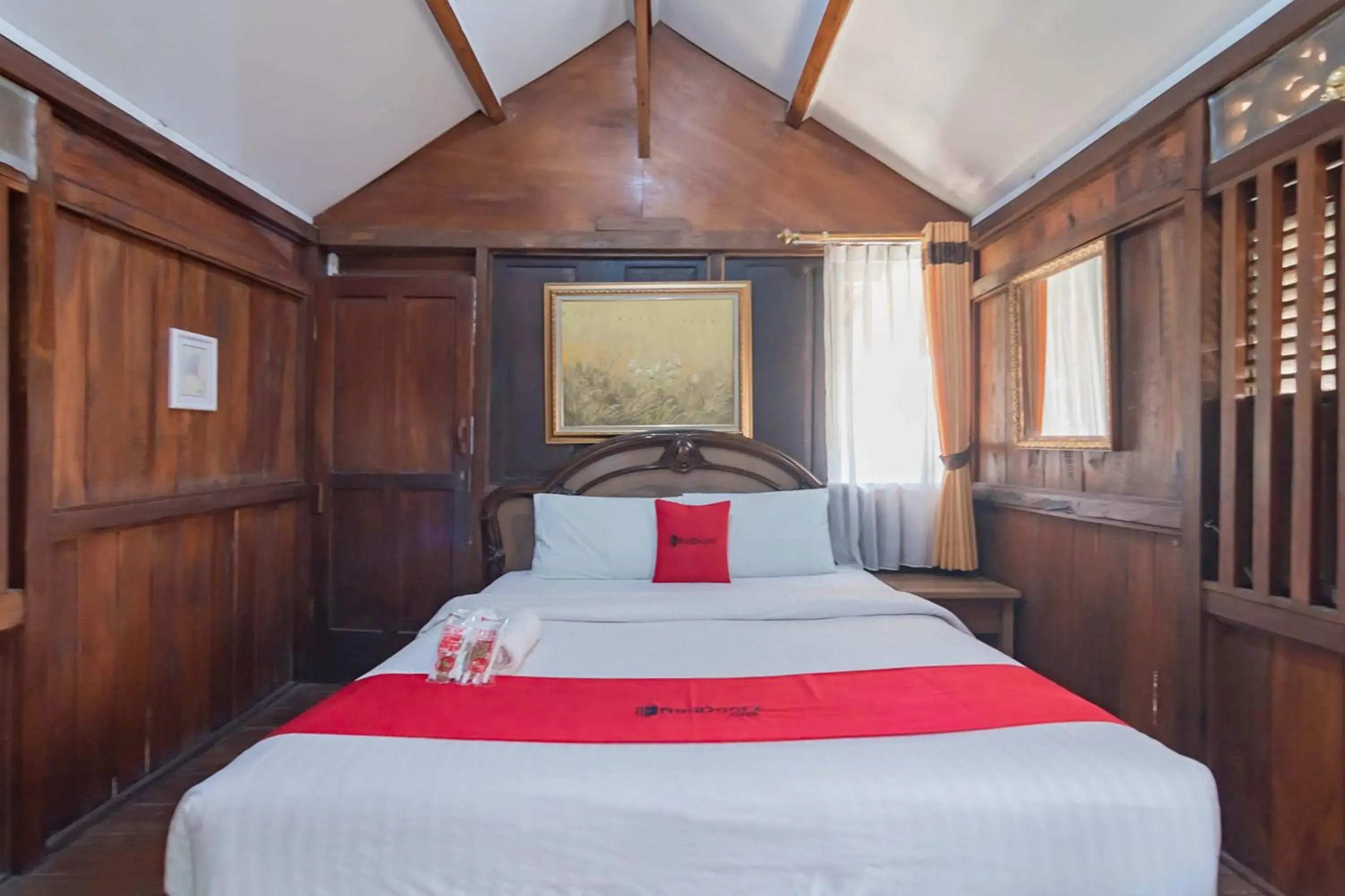 Bedroom, Bed in RedDoorz near Farmhouse Lembang Bedroom, Bed in RedDoorz near Farmhouse Lembang