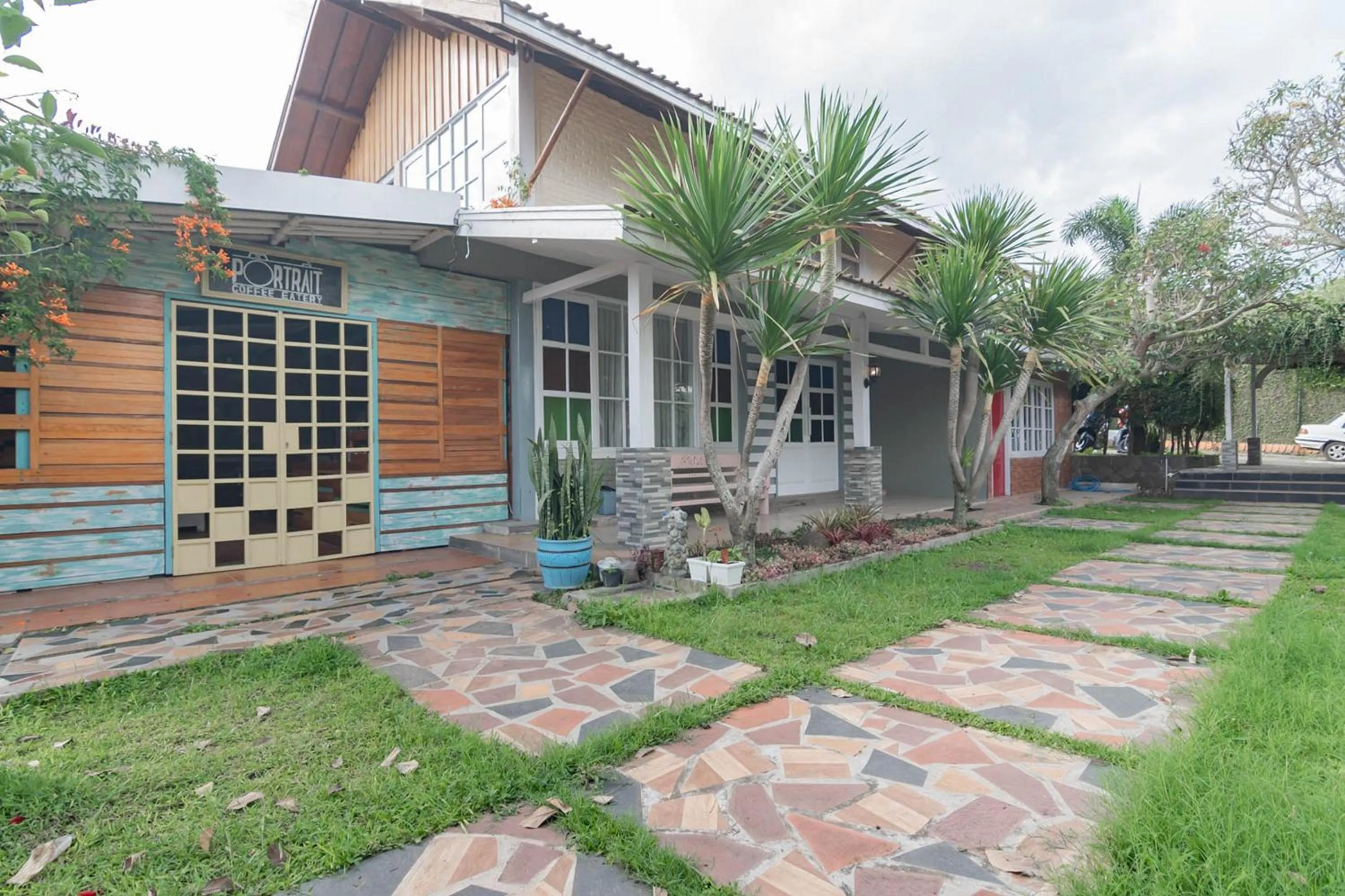 Property building in RedDoorz near Farmhouse Lembang