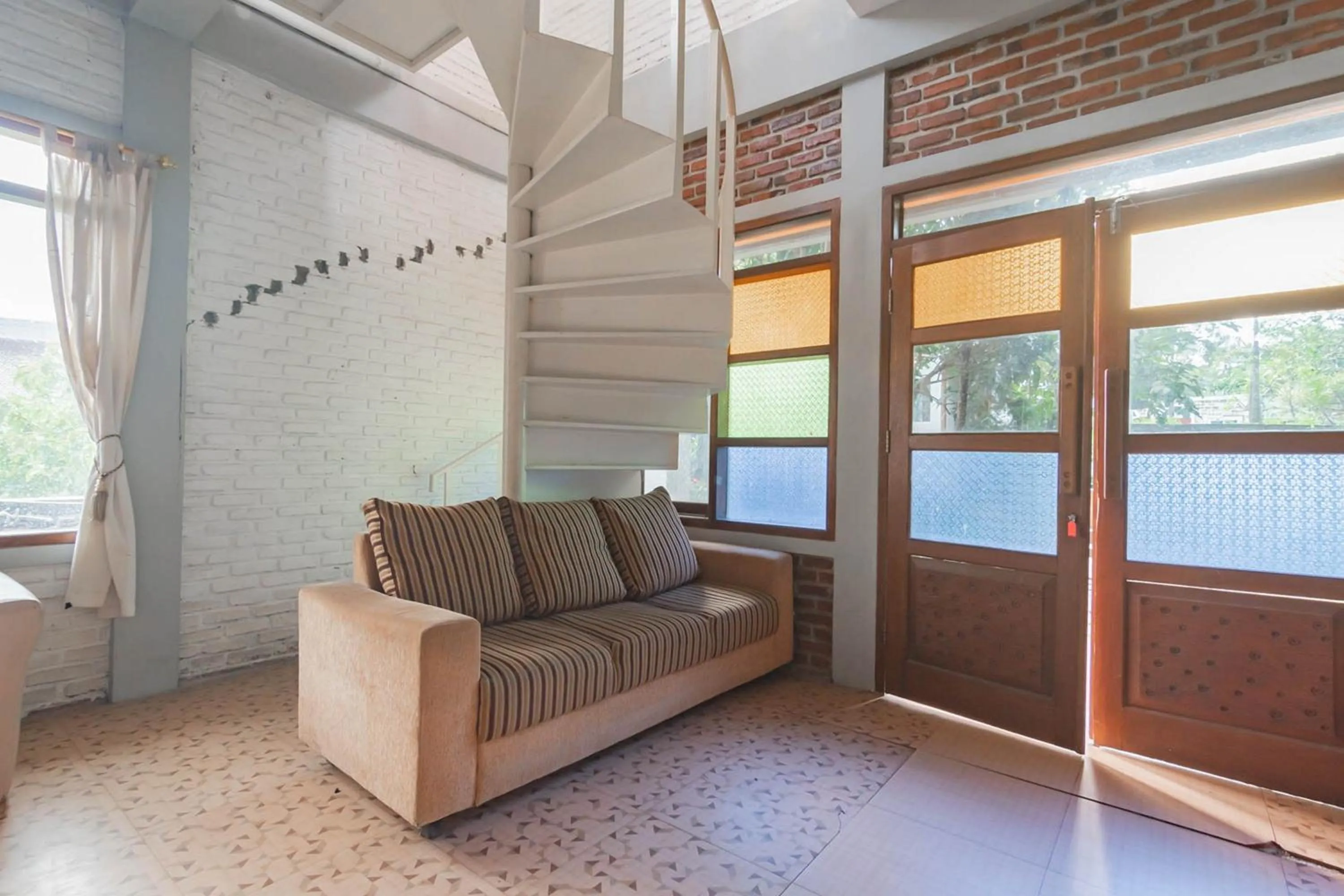 Living room in RedDoorz near Farmhouse Lembang