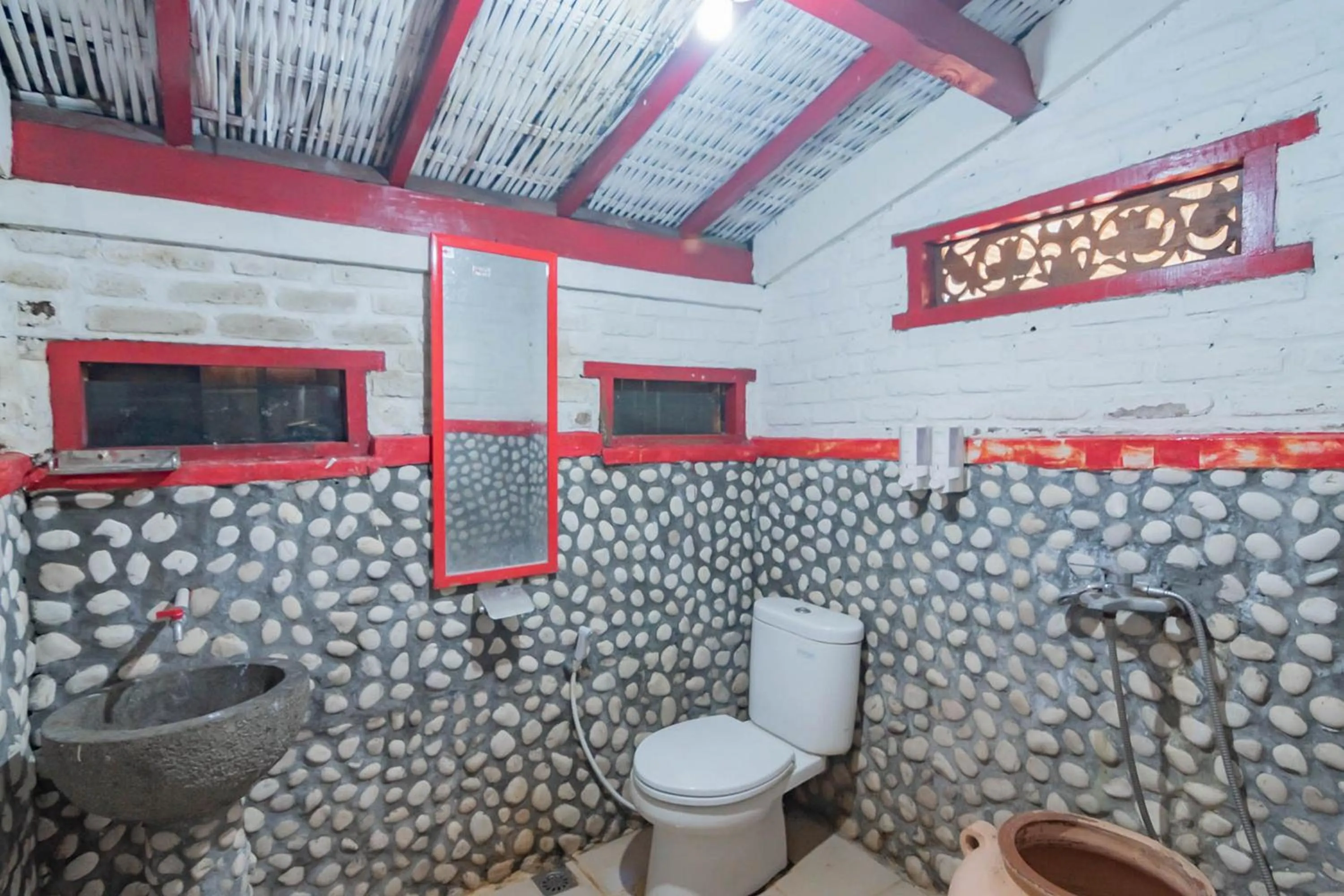 Bathroom in RedDoorz near Farmhouse Lembang