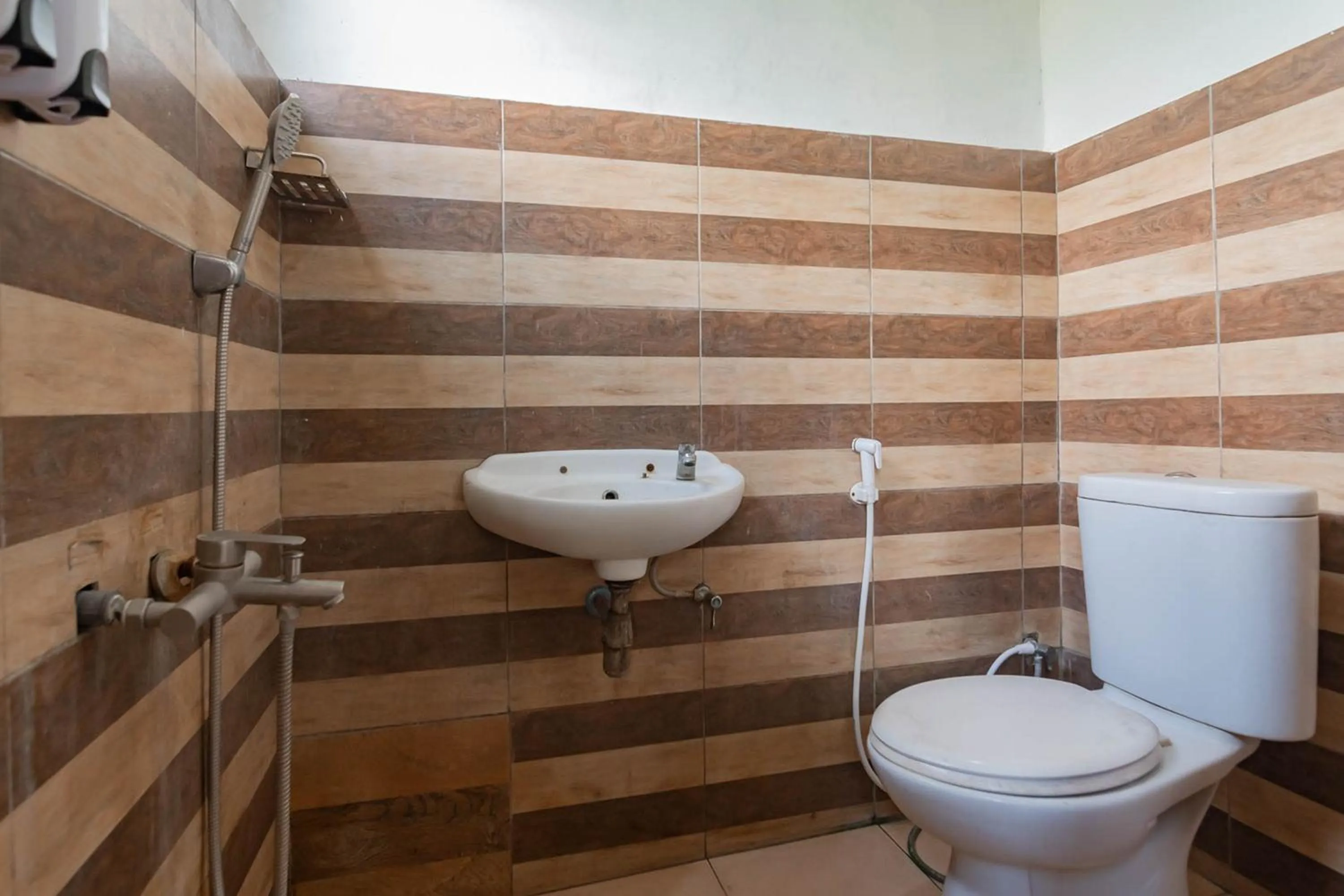 Bathroom in RedDoorz near Farmhouse Lembang