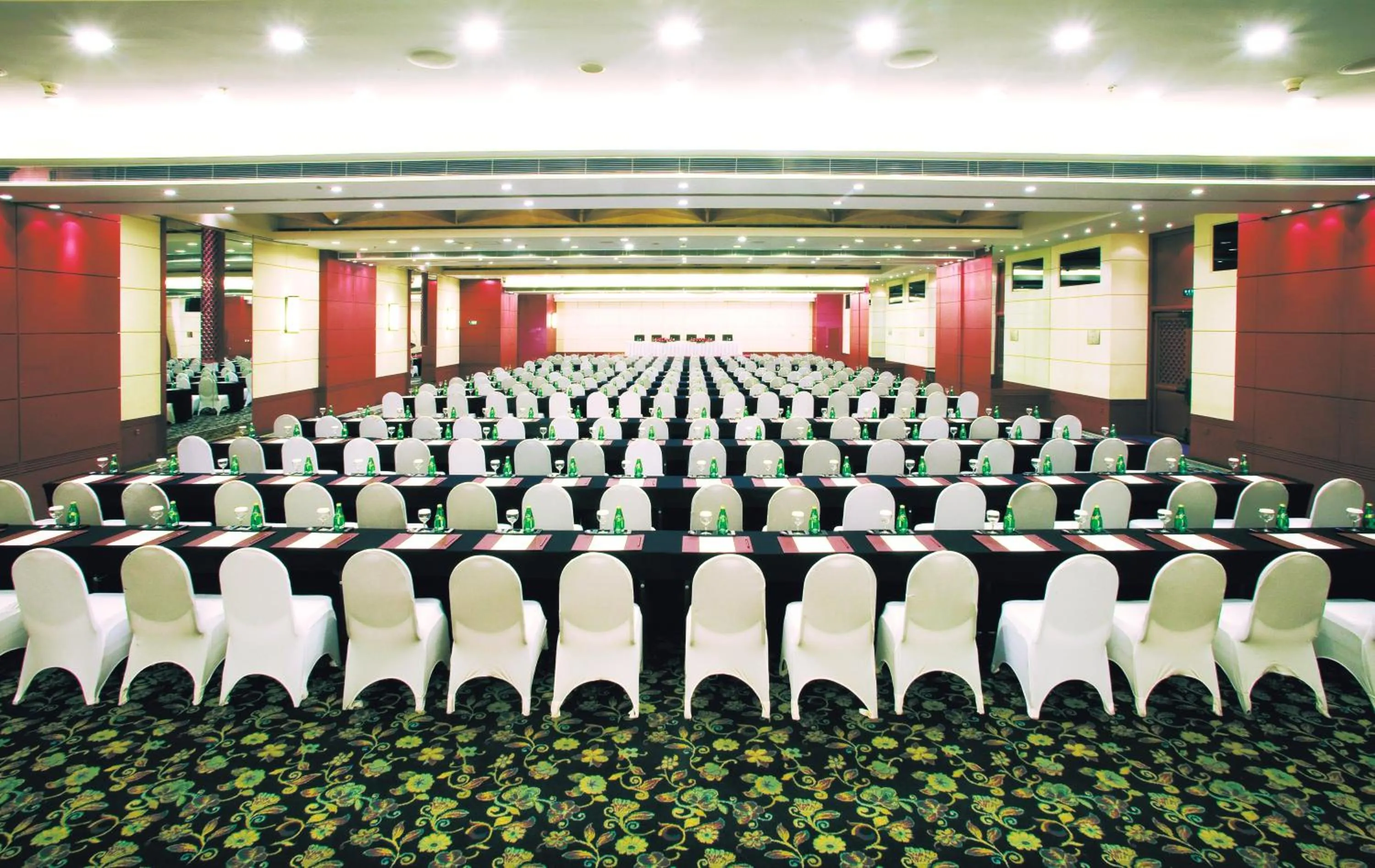 Business facilities in Beijing Landmark Towers