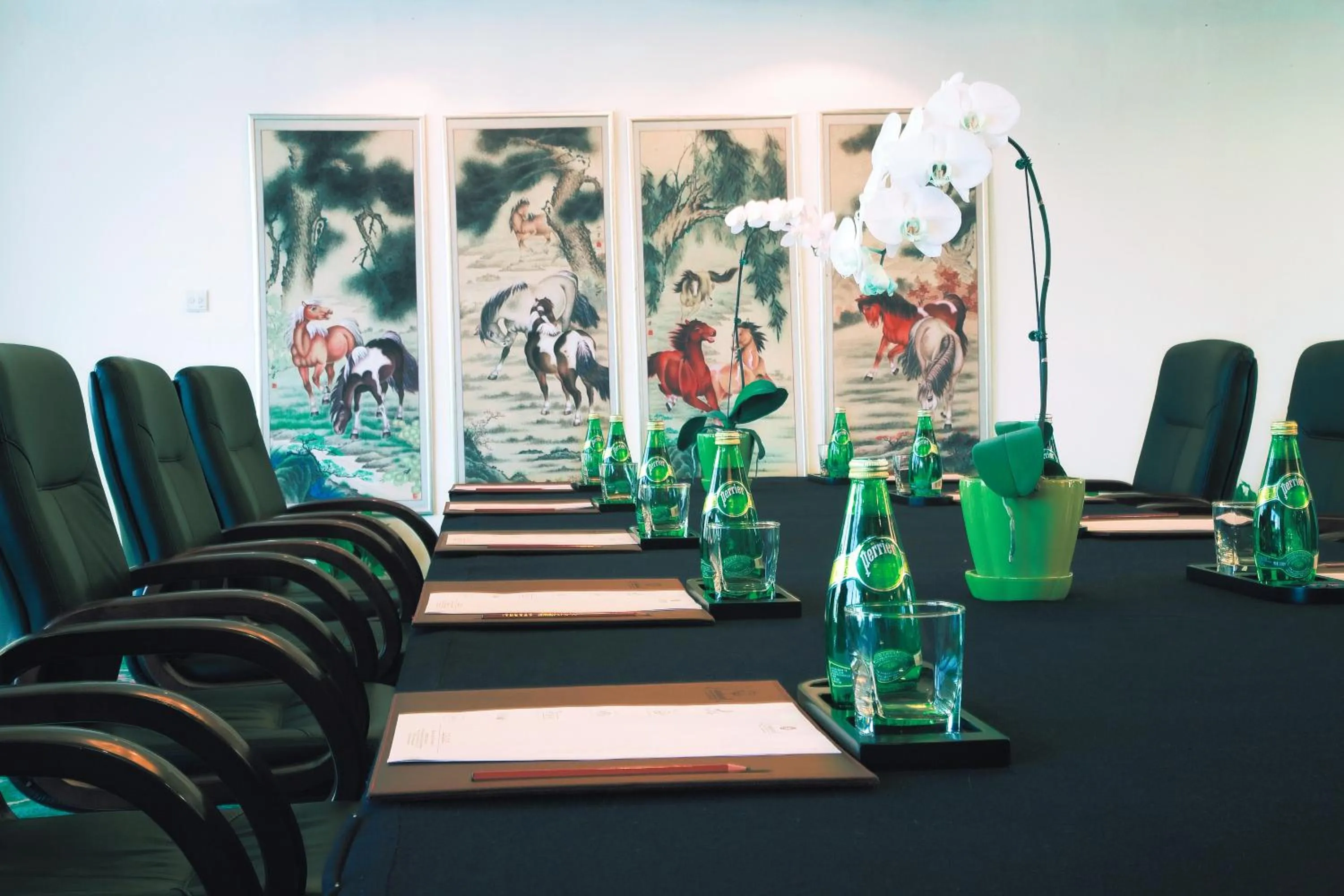 Business facilities in Beijing Landmark Towers