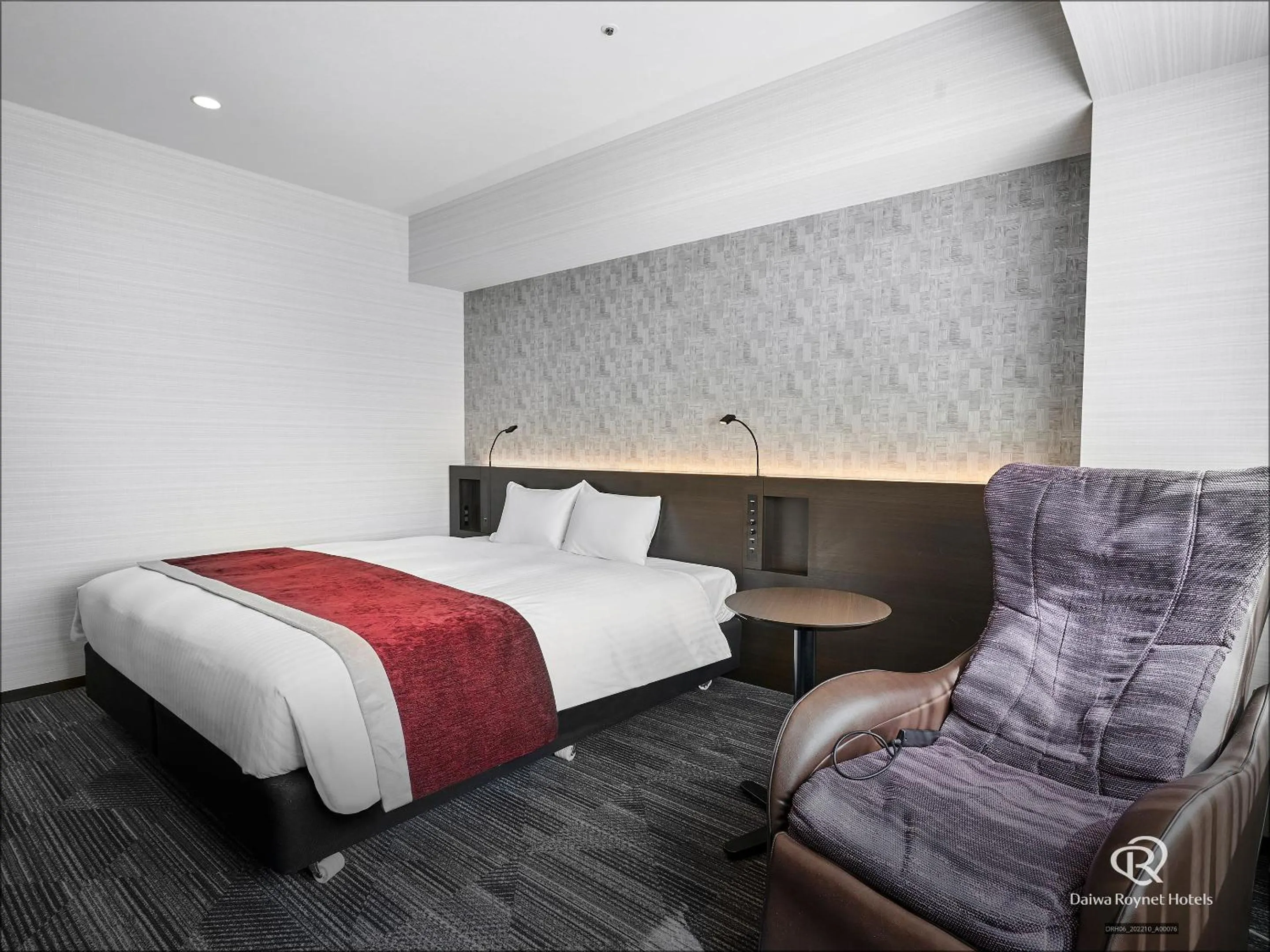 Bed in Daiwa Roynet Hotel Hiroshima-ekimae