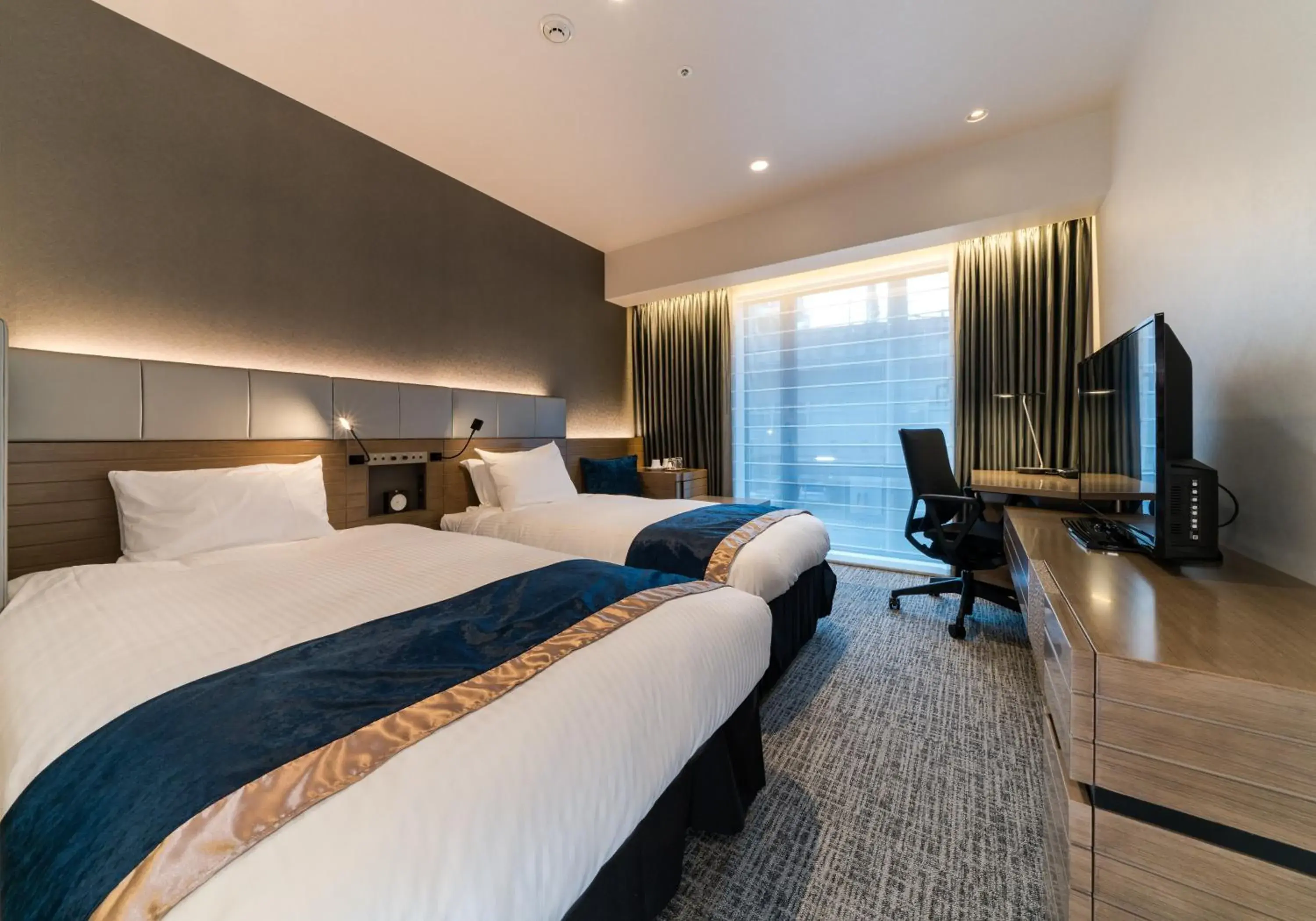 Photo of the whole room, Bed in Daiwa Roynet Hotel Kyoto Terrace Hachijo PREMIER Photo of the whole room, Bed in Daiwa Roynet Hotel Kyoto Terrace Hachijo PREMIER