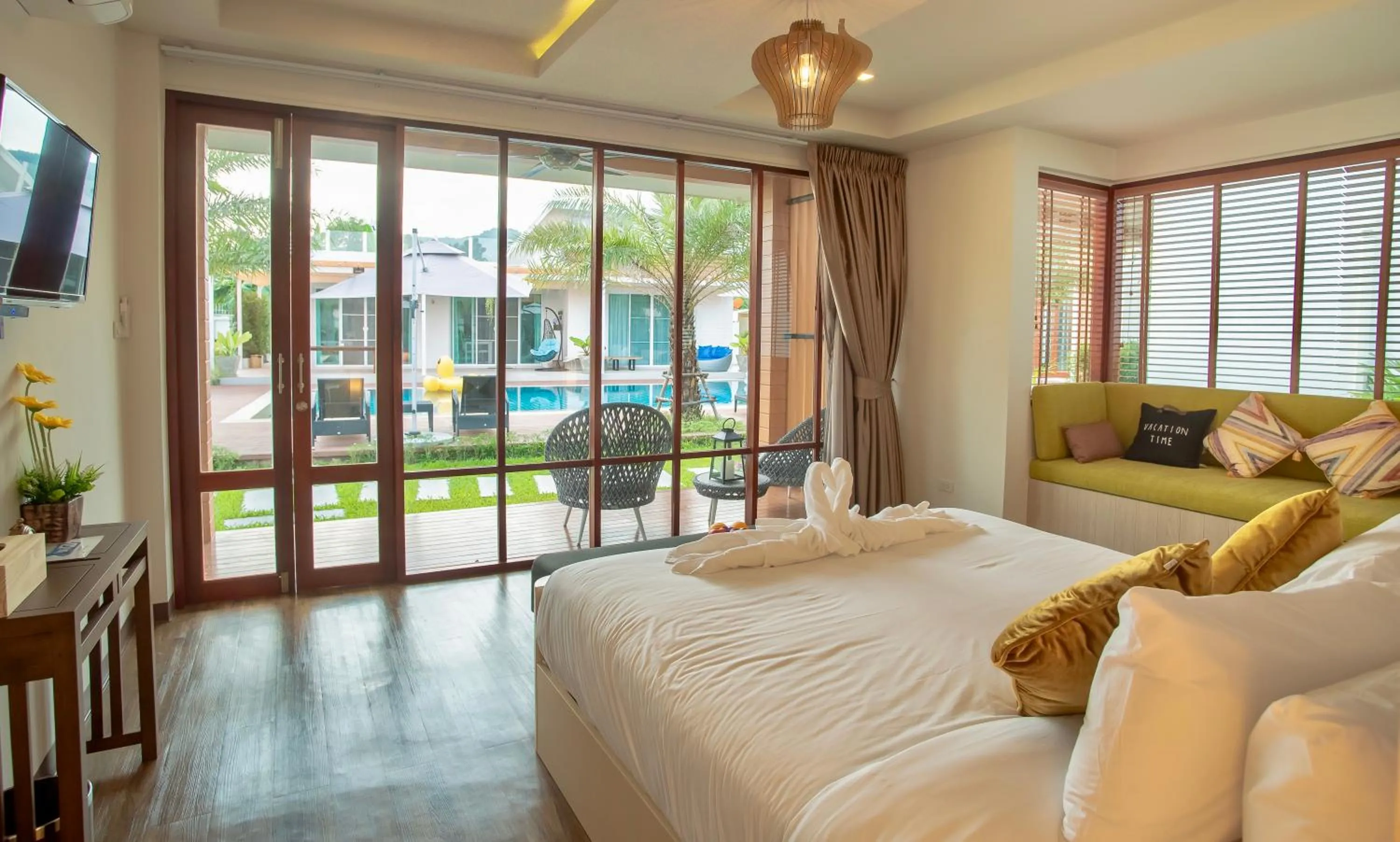 Bed in Kan & Kan Luxury Pool Villa Hua Hin with all bathtub