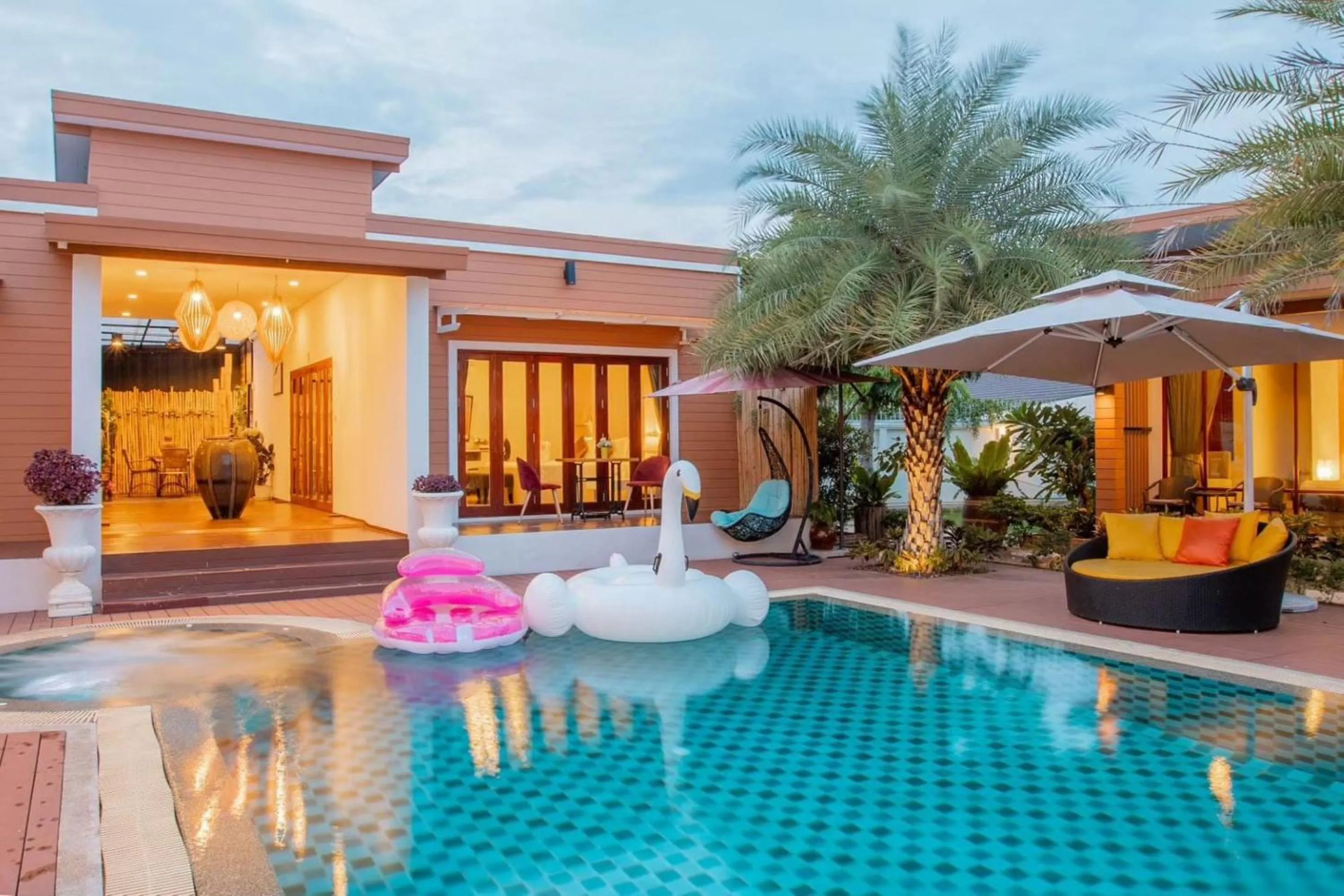 Kan & Kan Luxury Pool Villa Hua Hin with all bathtub