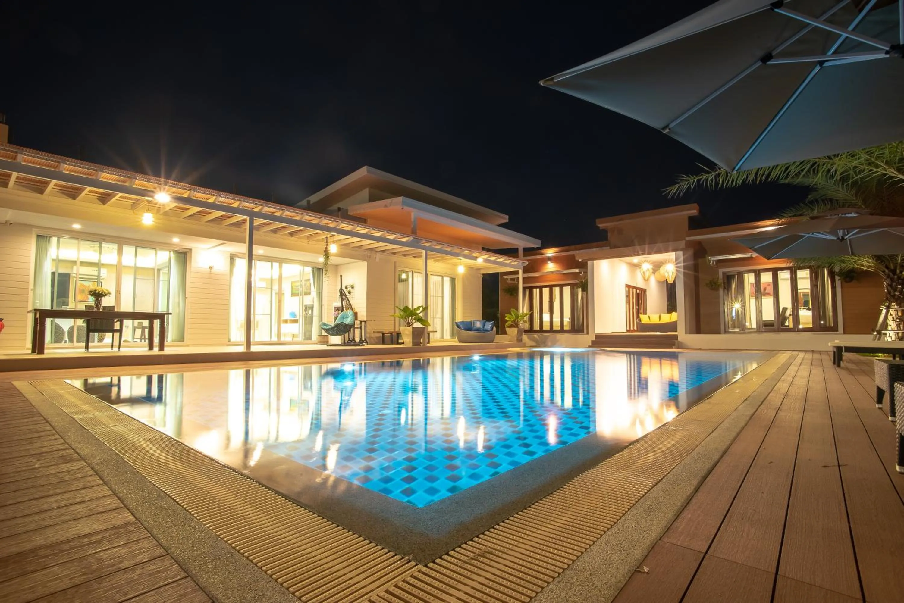 Property building in Kan & Kan Luxury Pool Villa Hua Hin with all bathtub
