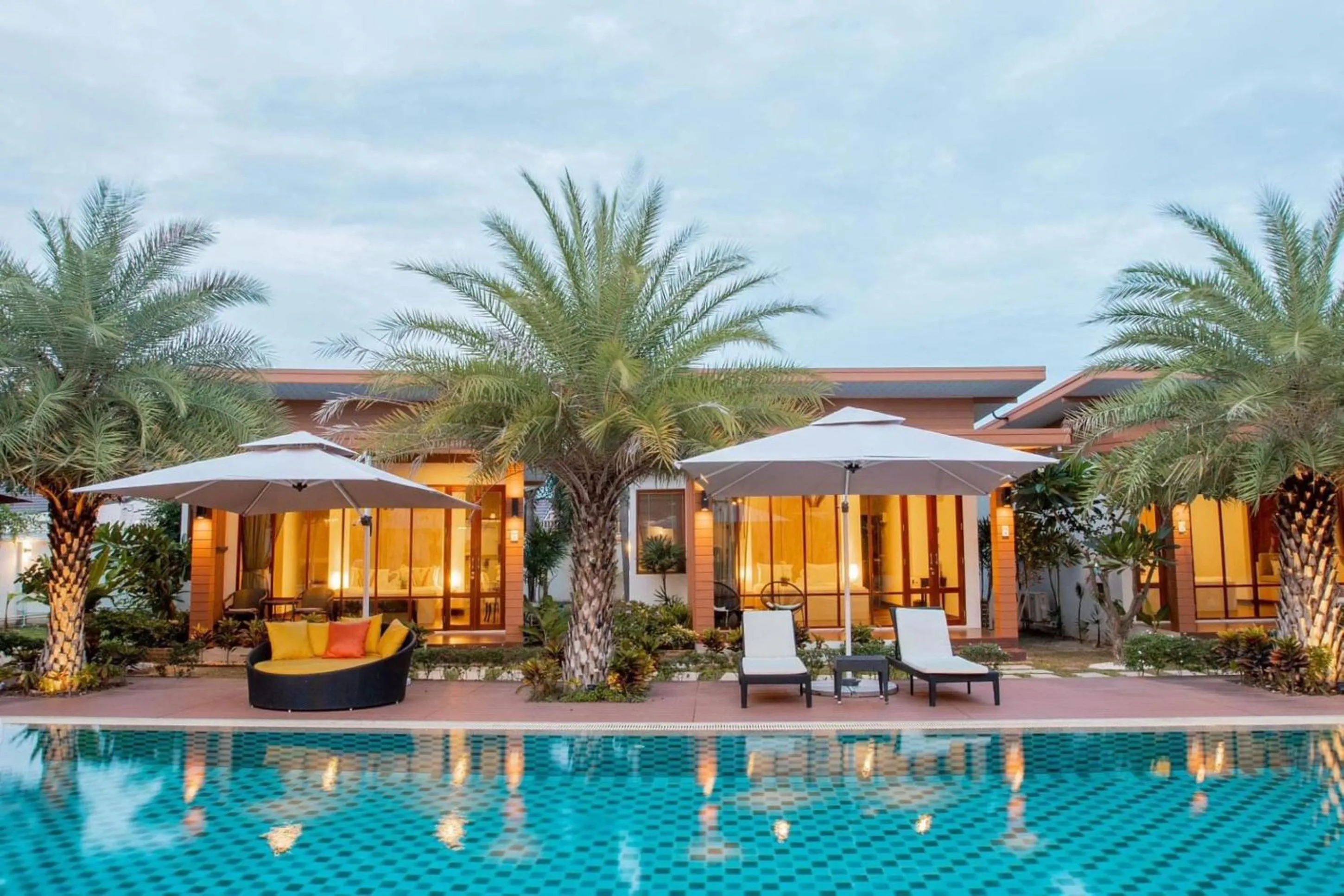 Kan & Kan Luxury Pool Villa Hua Hin with all bathtub