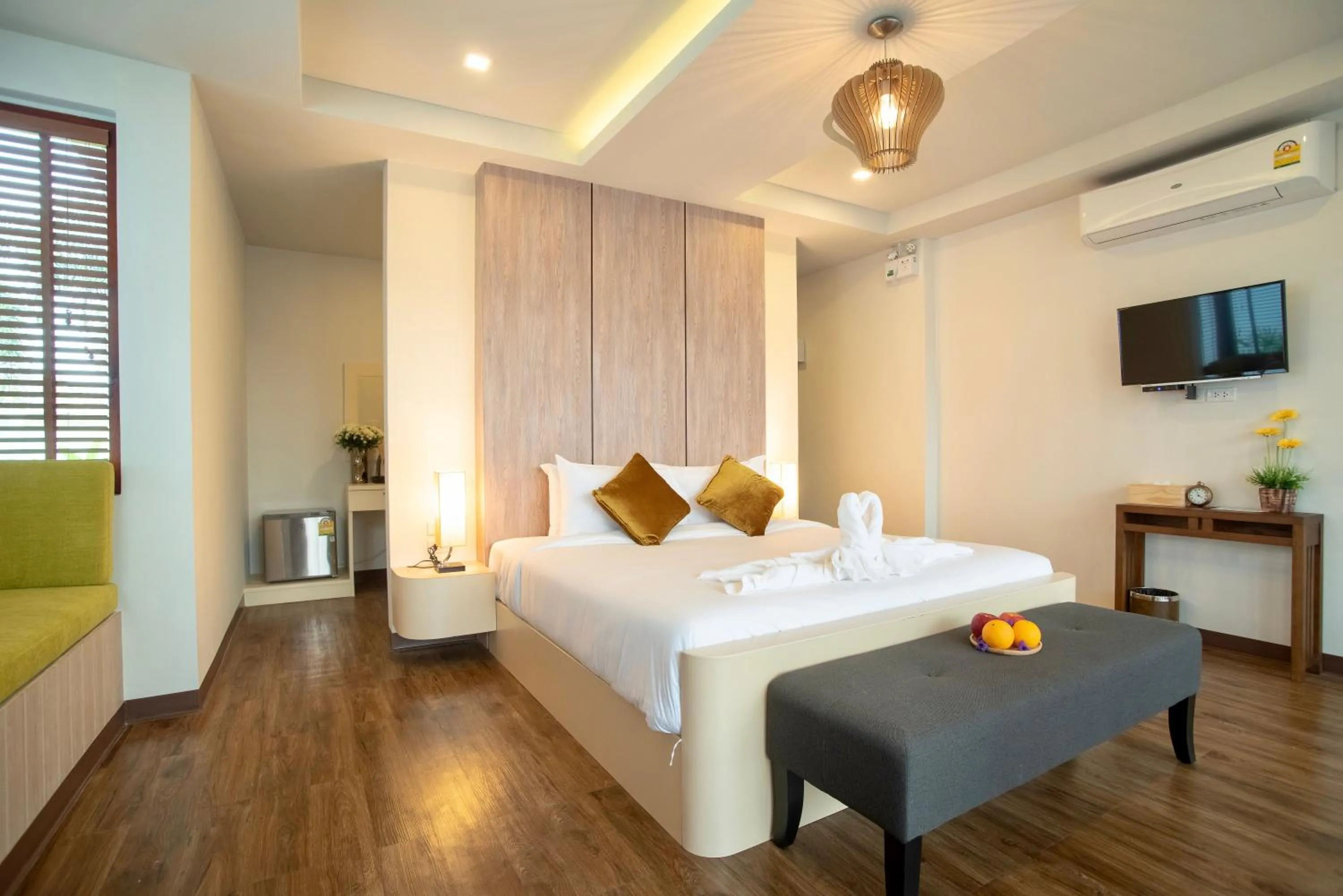 Bed in Kan & Kan Luxury Pool Villa Hua Hin with all bathtub