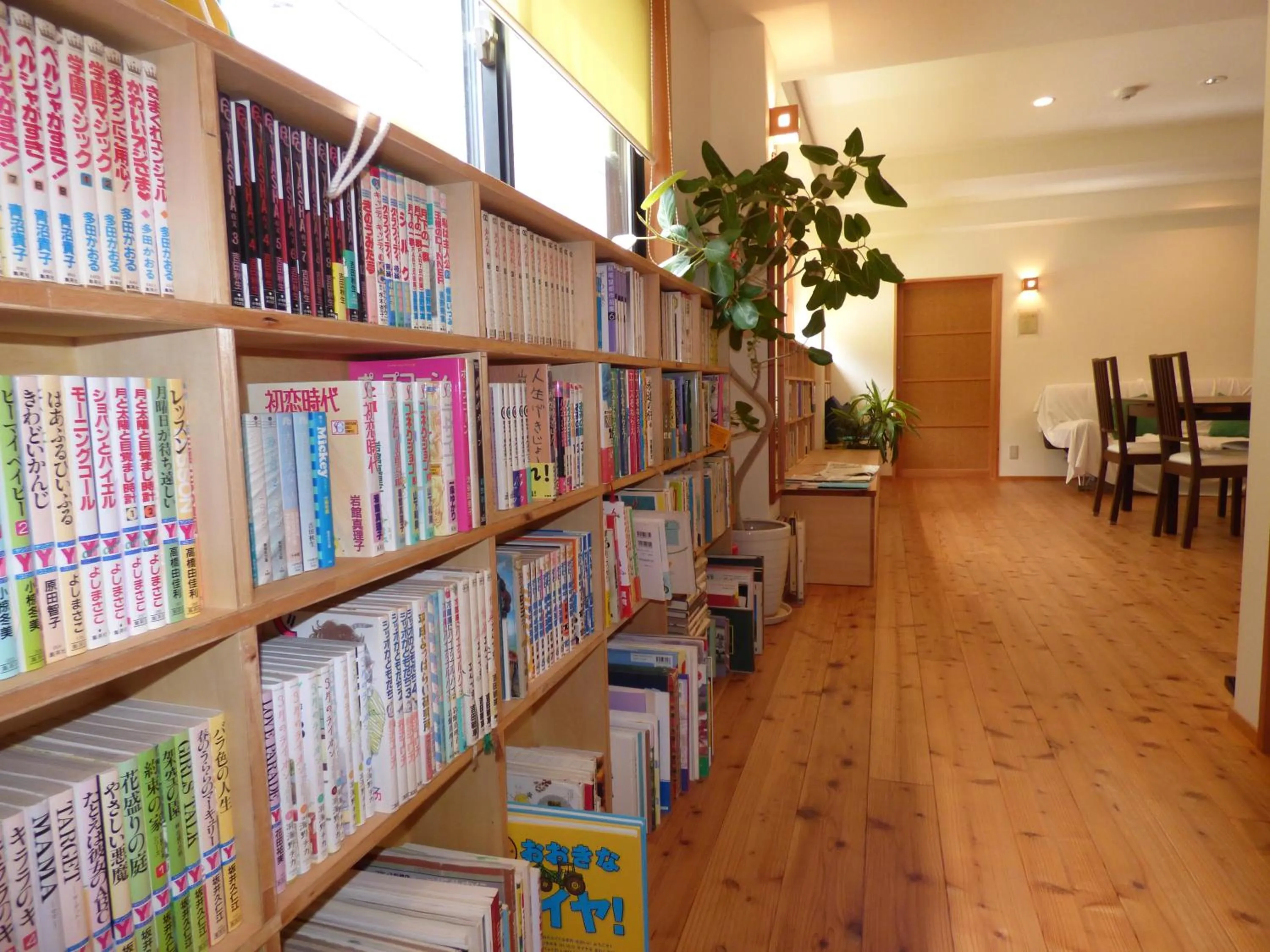 Communal lounge/ TV room in Guesthouse Hyakumanben Cross