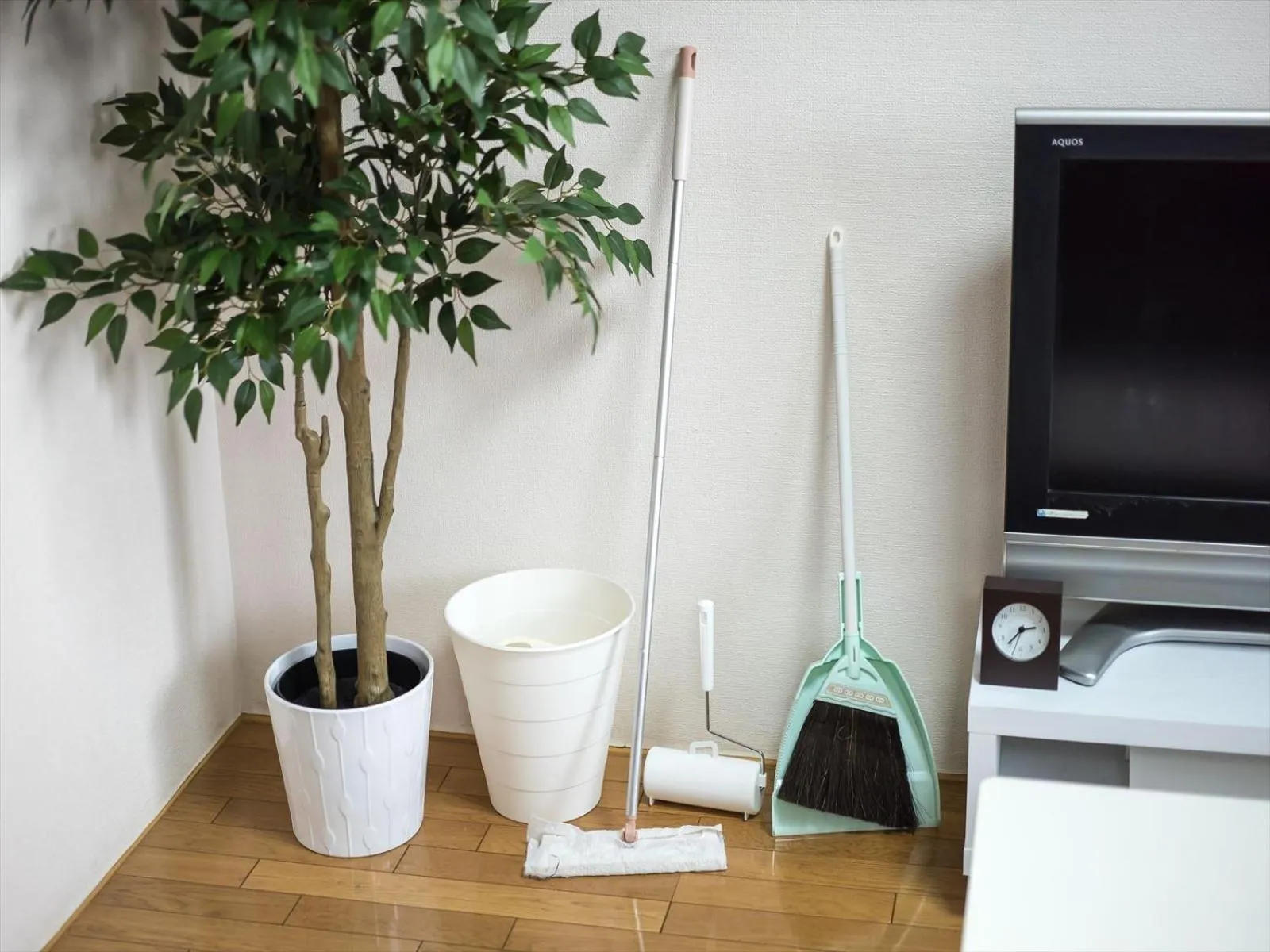 Photo of the whole room in Murata Corpo 305