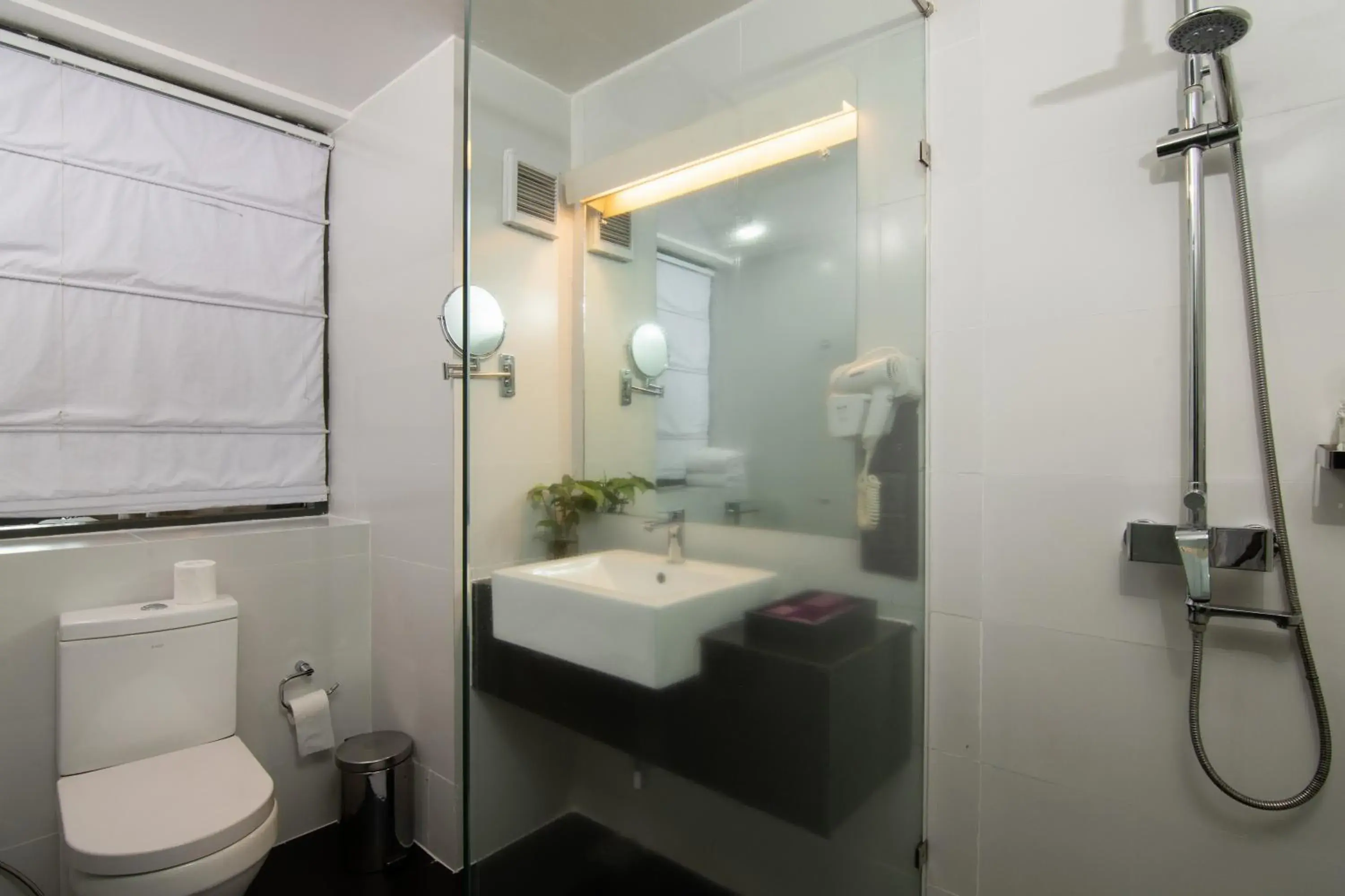 Bathroom in EKHO Ella - A Divine View of Ella Gap Bathroom in EKHO Ella - A Divine View of Ella Gap