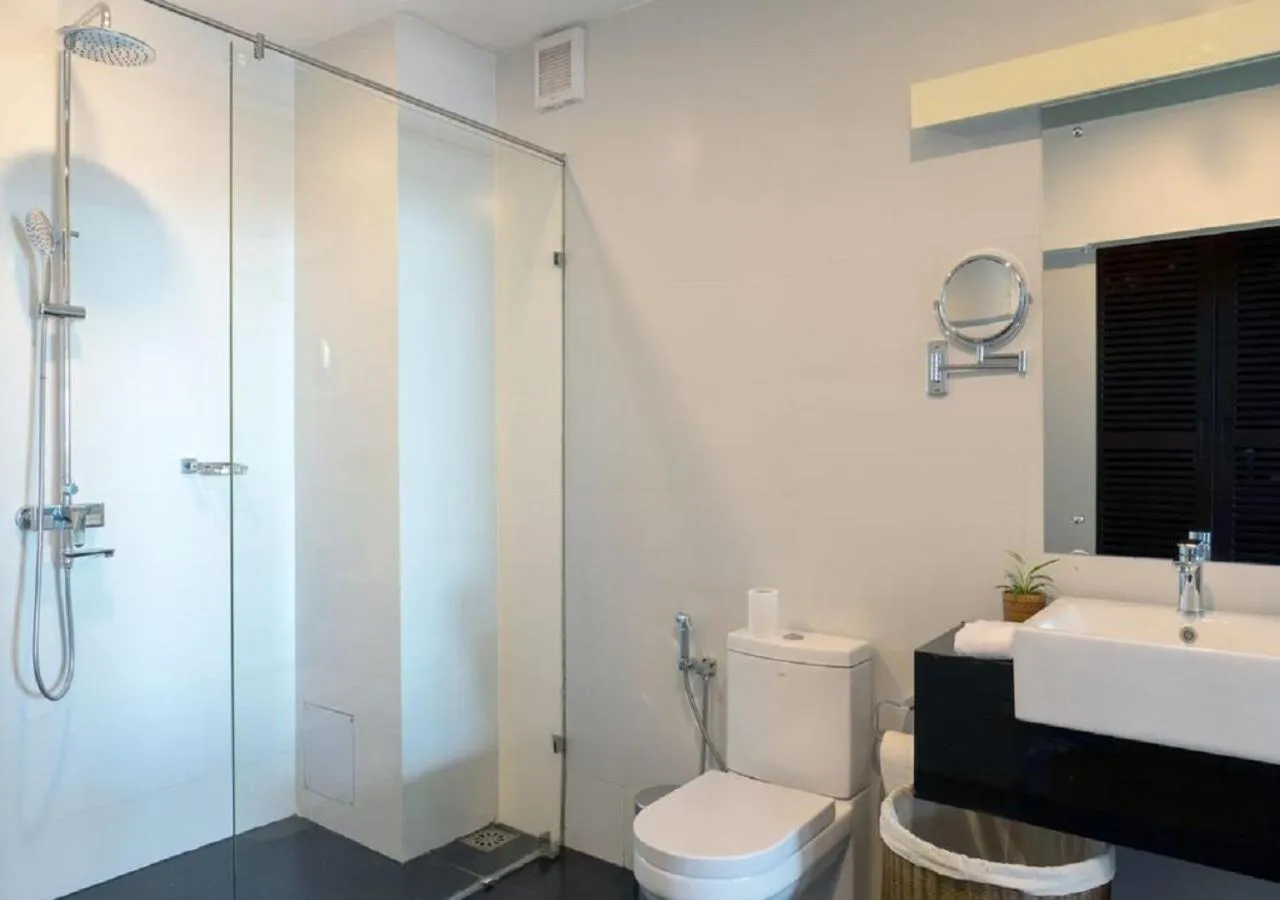 Shower in EKHO Ella - A Divine View of Ella Gap