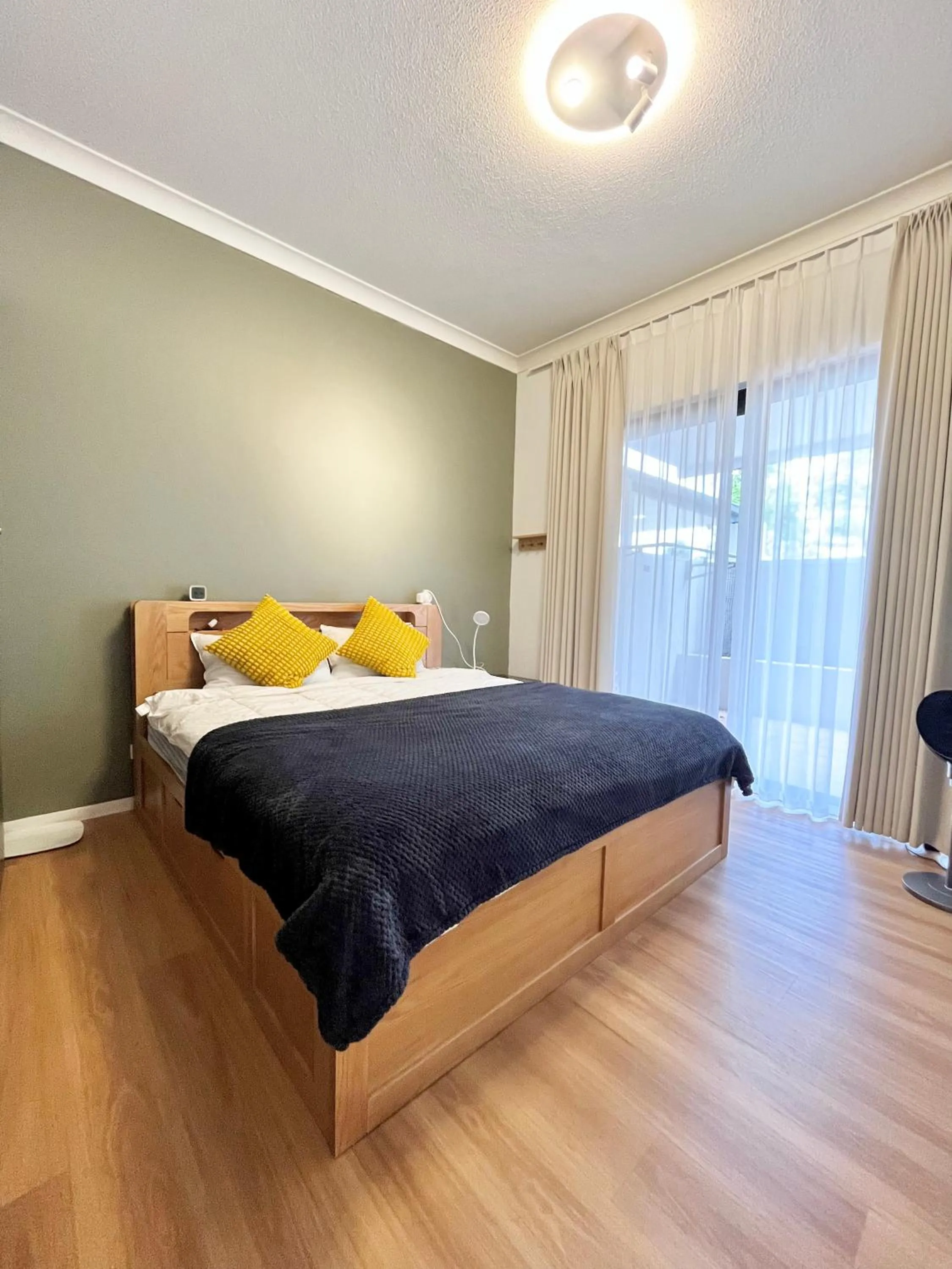 Bedroom, Bed in Parkview Apartments