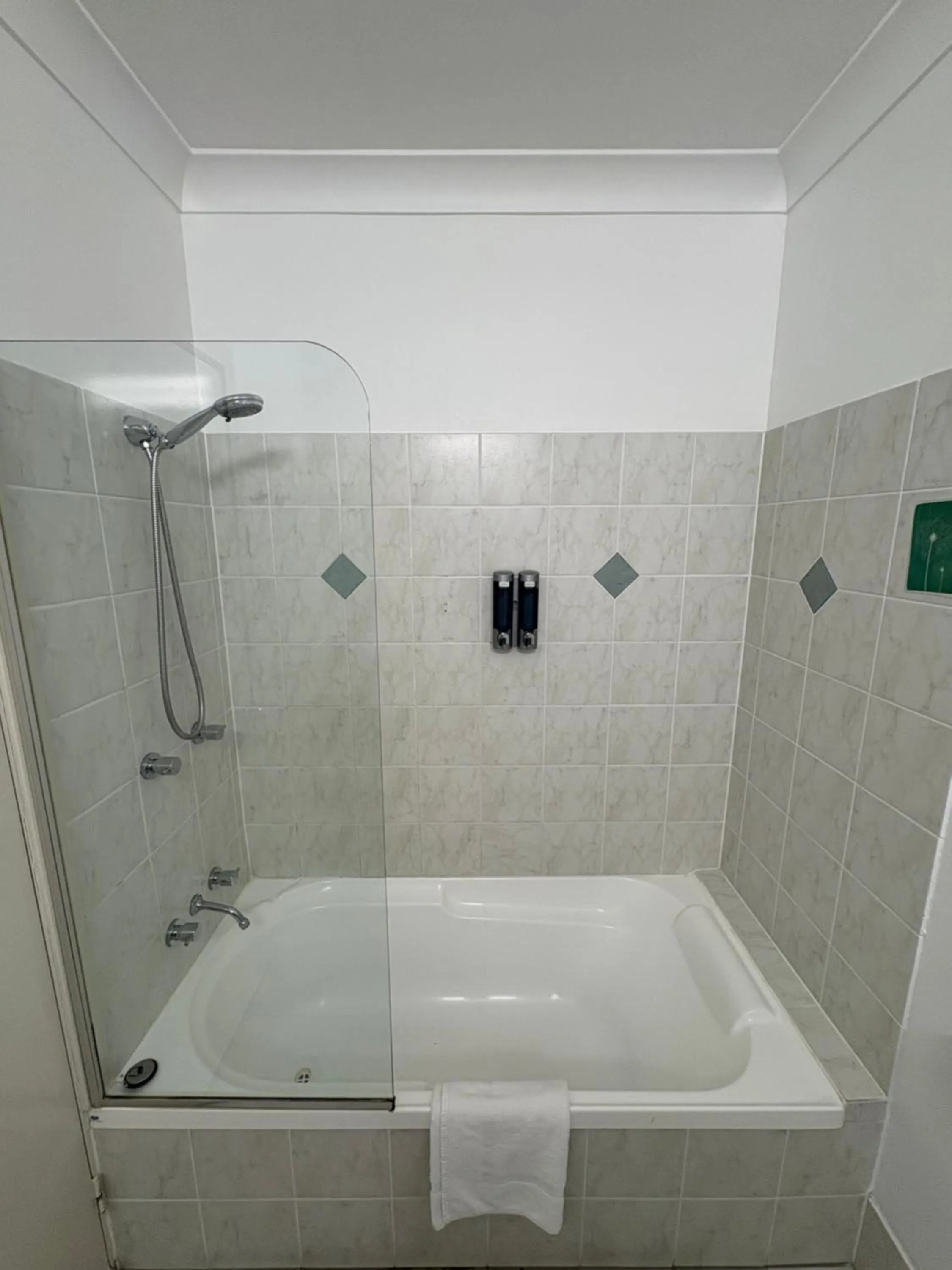 Bath in Parkview Apartments