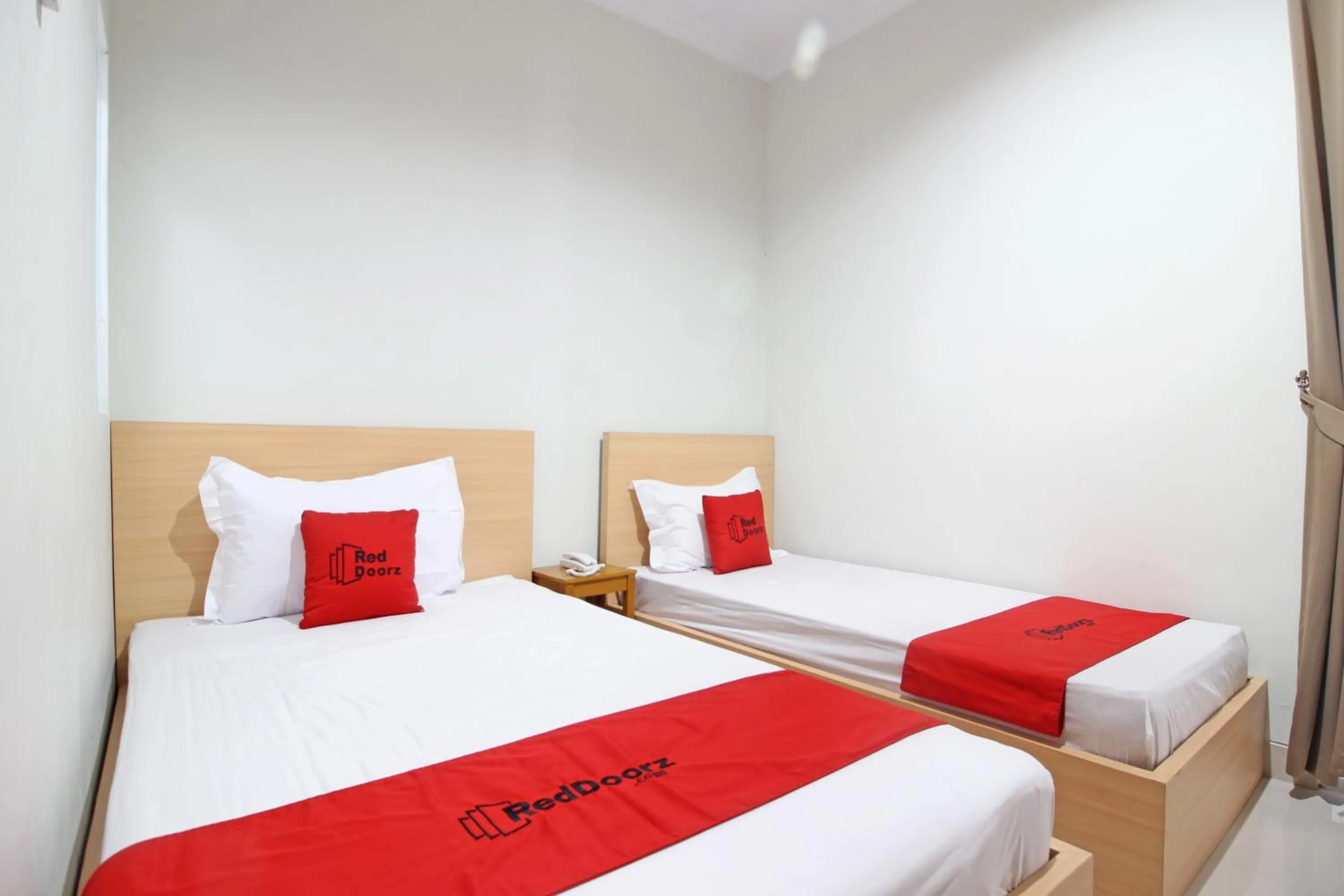 Bedroom, Bed in RedDoorz near AMIKOM Yogyakarta