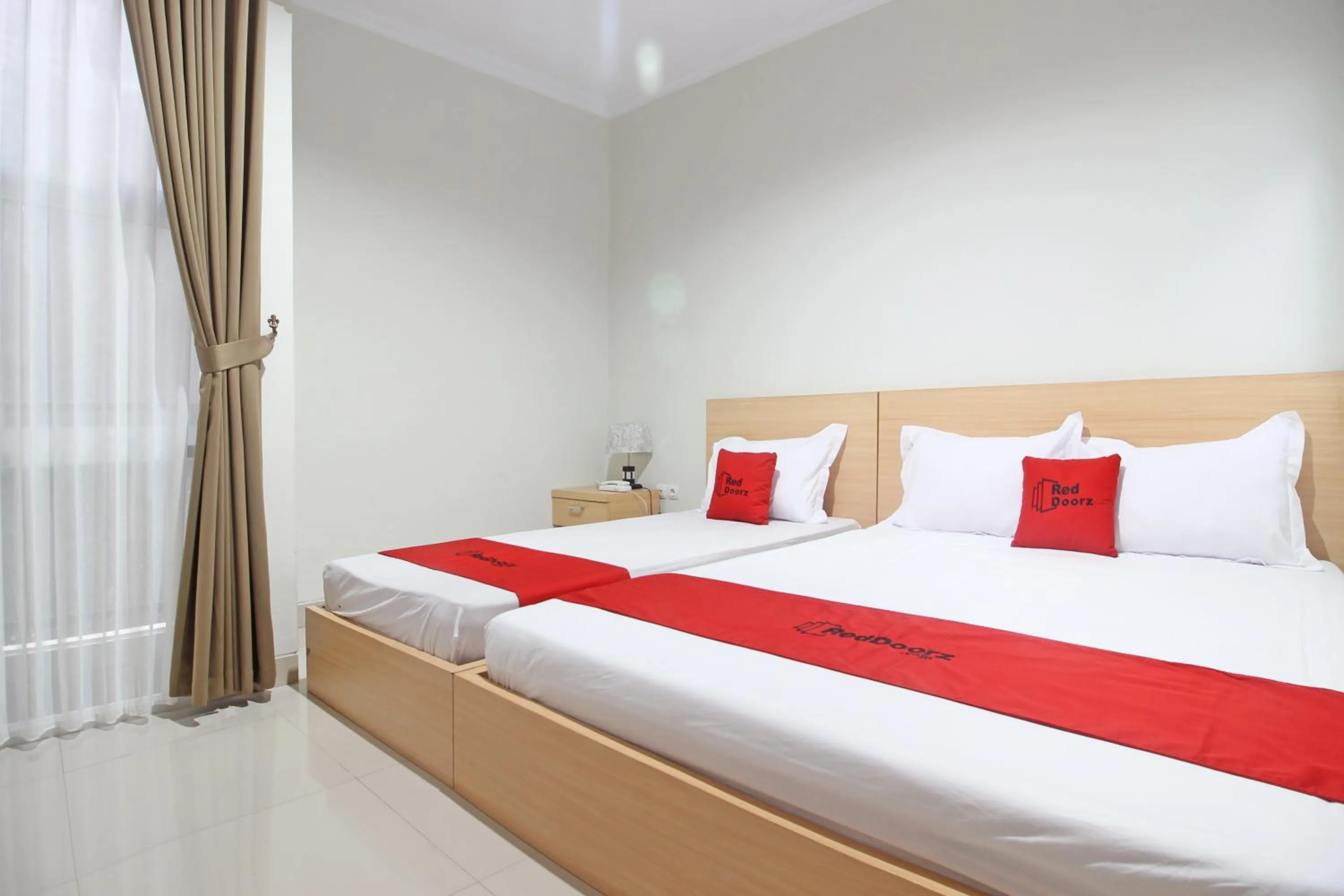 Bedroom, Bed in RedDoorz near AMIKOM Yogyakarta