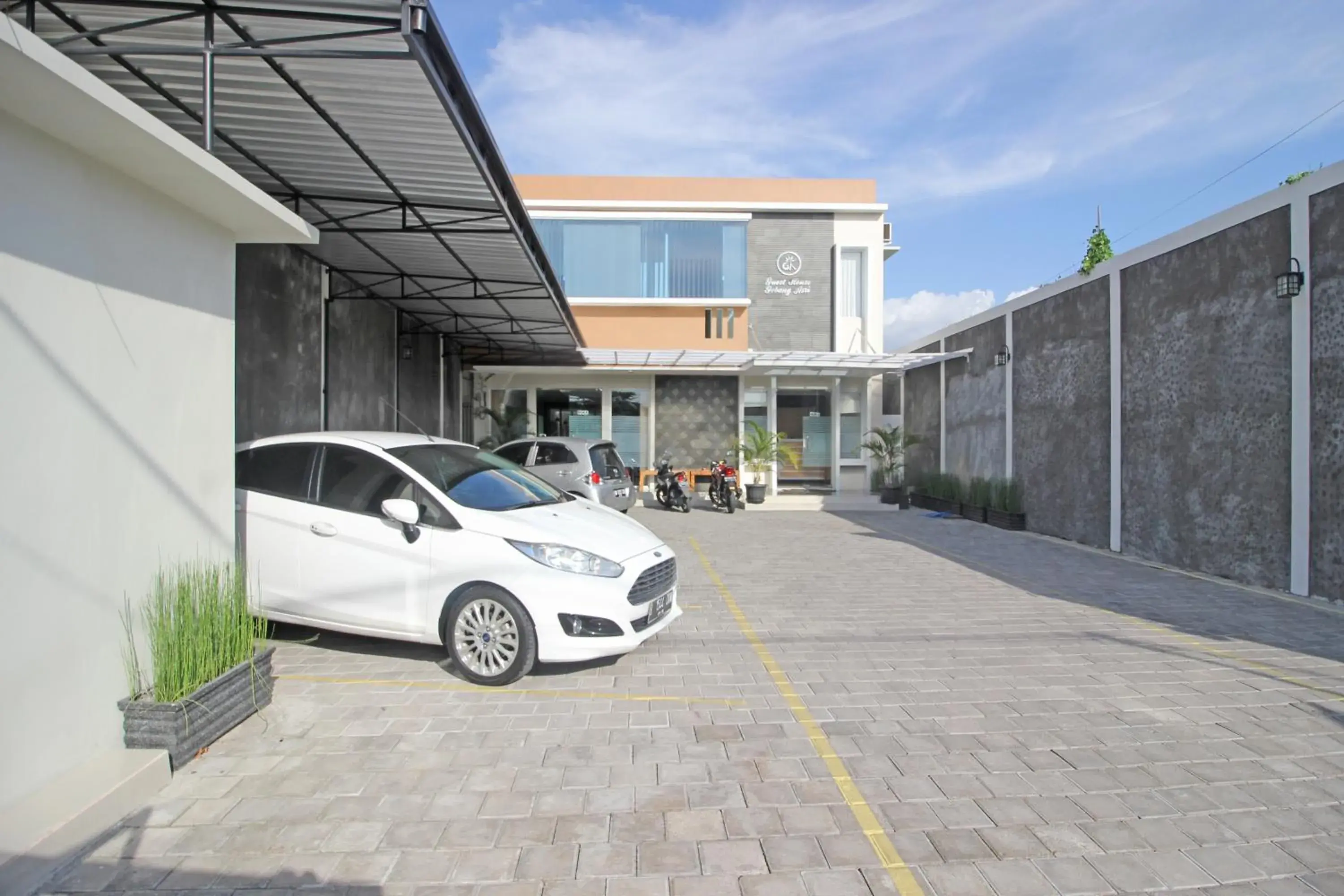 Property building in RedDoorz near AMIKOM Yogyakarta Property building in RedDoorz near AMIKOM Yogyakarta