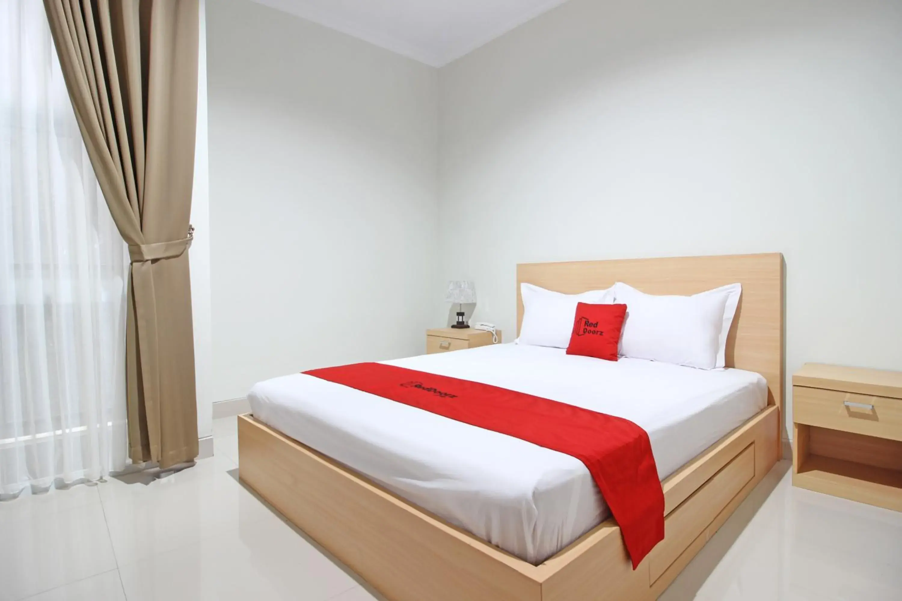 Bedroom, Bed in RedDoorz near AMIKOM Yogyakarta Bedroom, Bed in RedDoorz near AMIKOM Yogyakarta