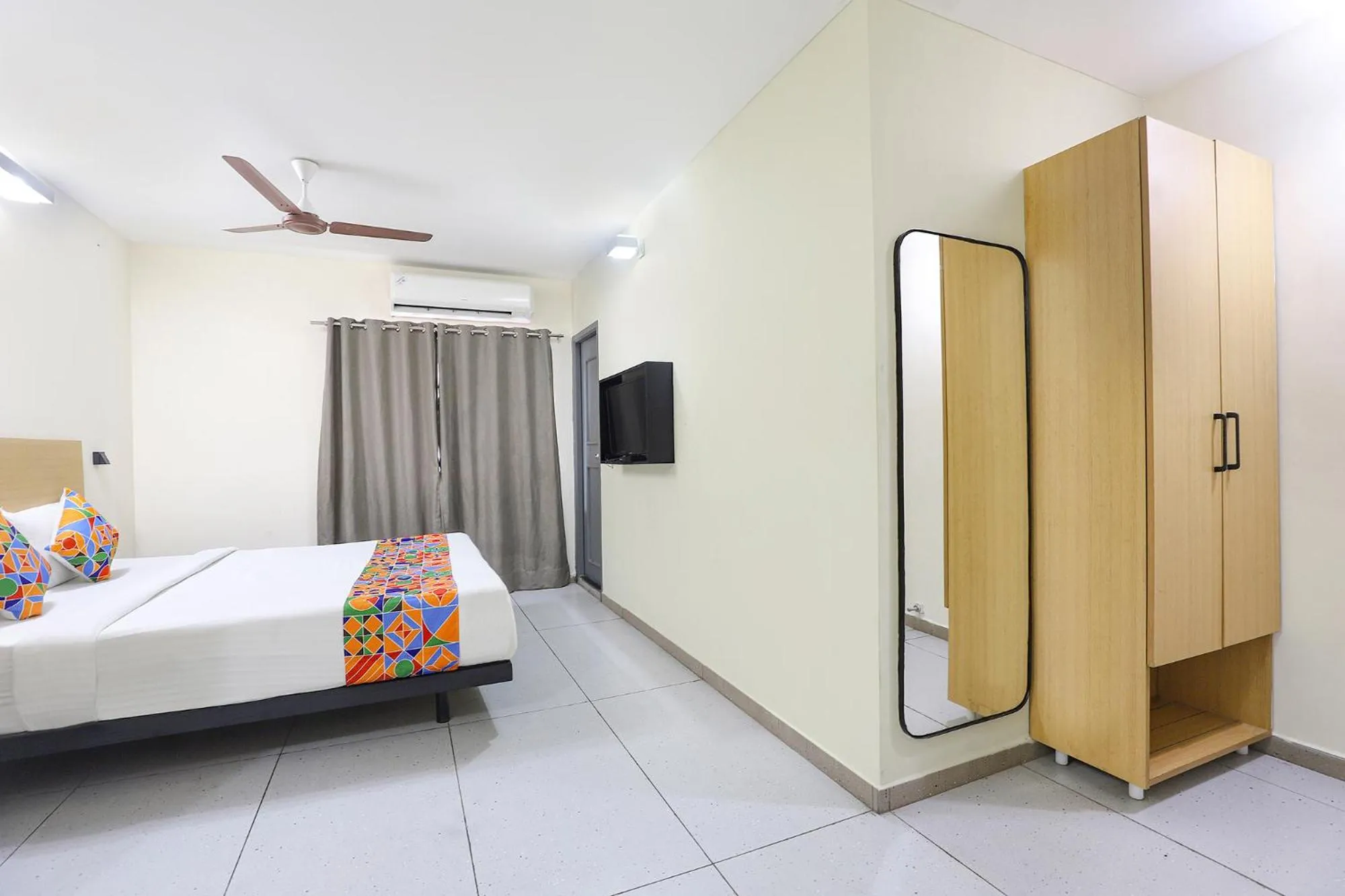 Bed in Super Townhouse 056 T Nagar Chennai Near AGS Cinemas T Nagar