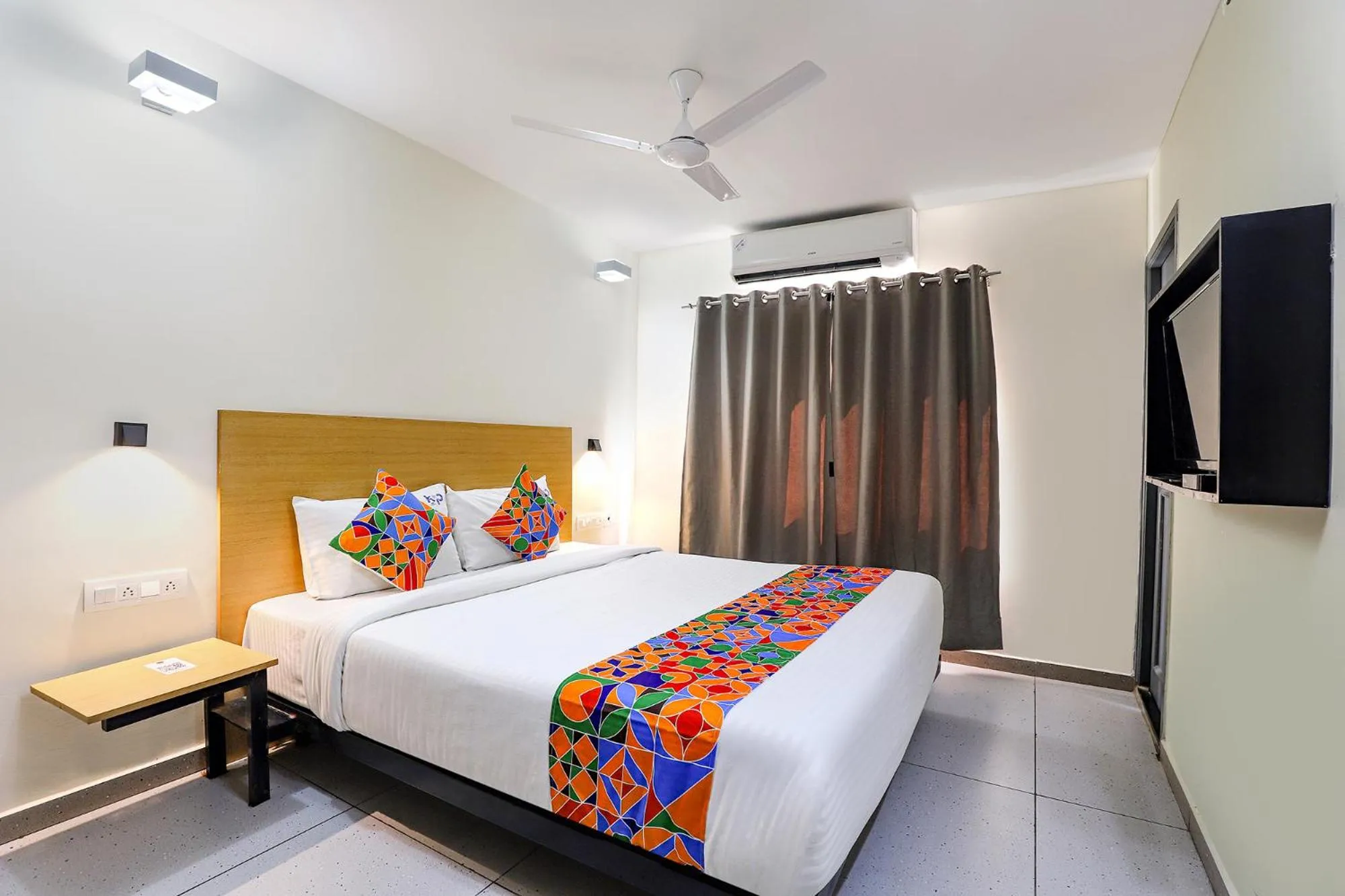 Bed in Super Townhouse 056 T Nagar Chennai Near AGS Cinemas T Nagar