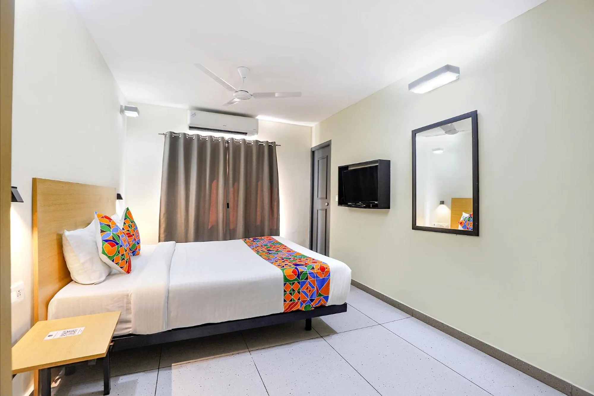 Bed in Super Townhouse 056 T Nagar Chennai Near AGS Cinemas T Nagar