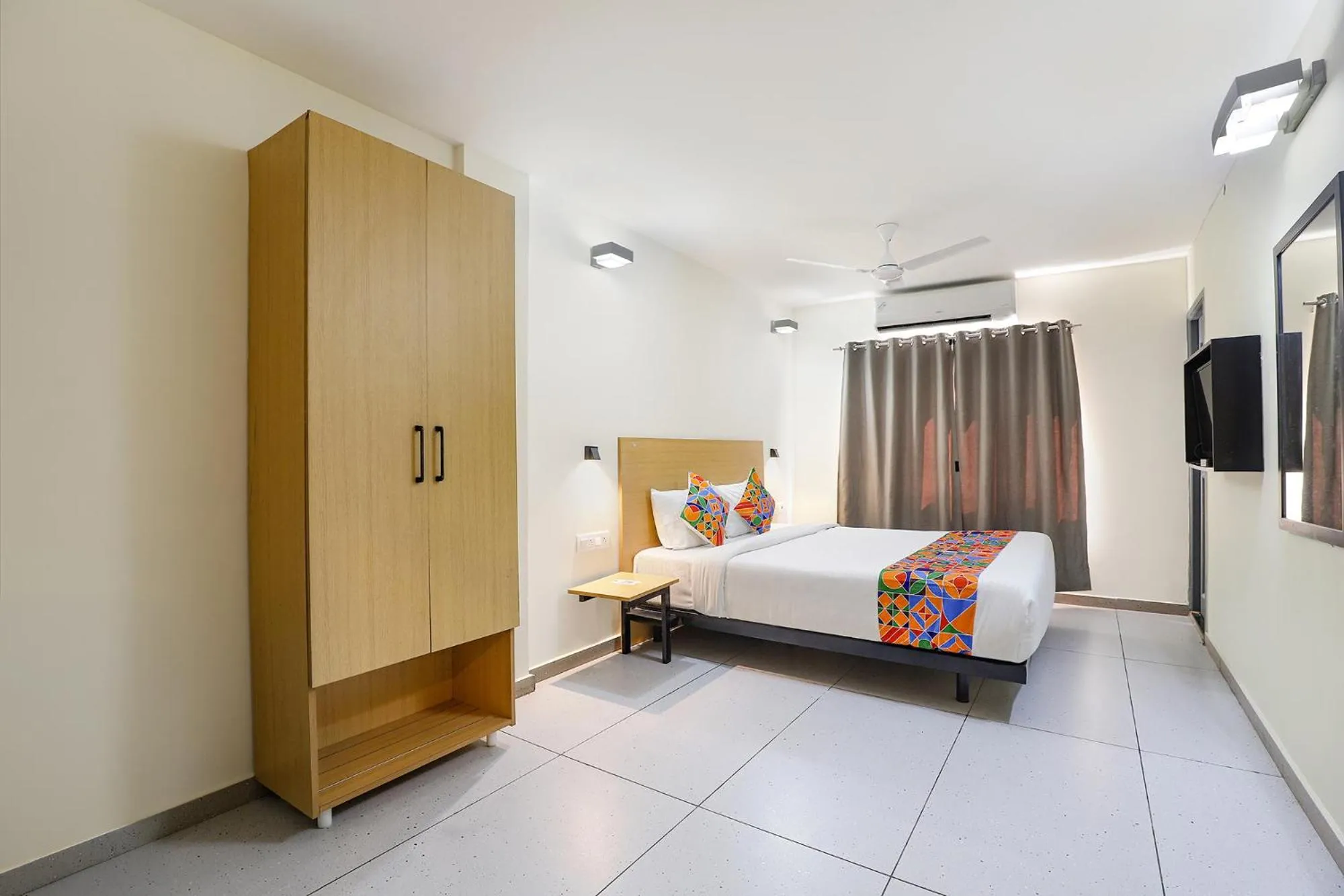 Bed in Super Townhouse 056 T Nagar Chennai Near AGS Cinemas T Nagar