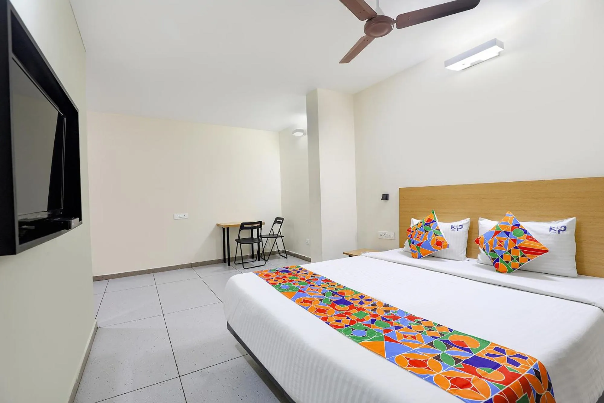 Bed in Super Townhouse 056 T Nagar Chennai Near AGS Cinemas T Nagar