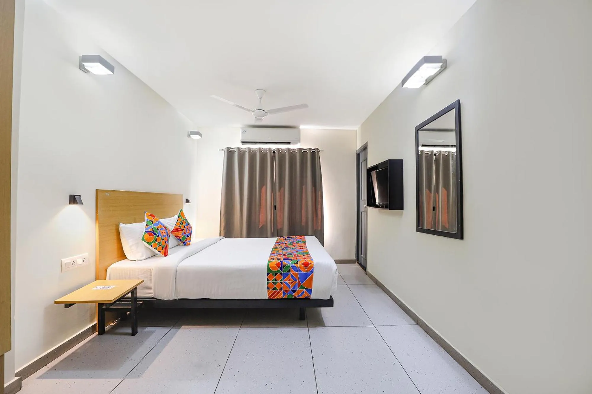 Bed in Super Townhouse 056 T Nagar Chennai Near AGS Cinemas T Nagar