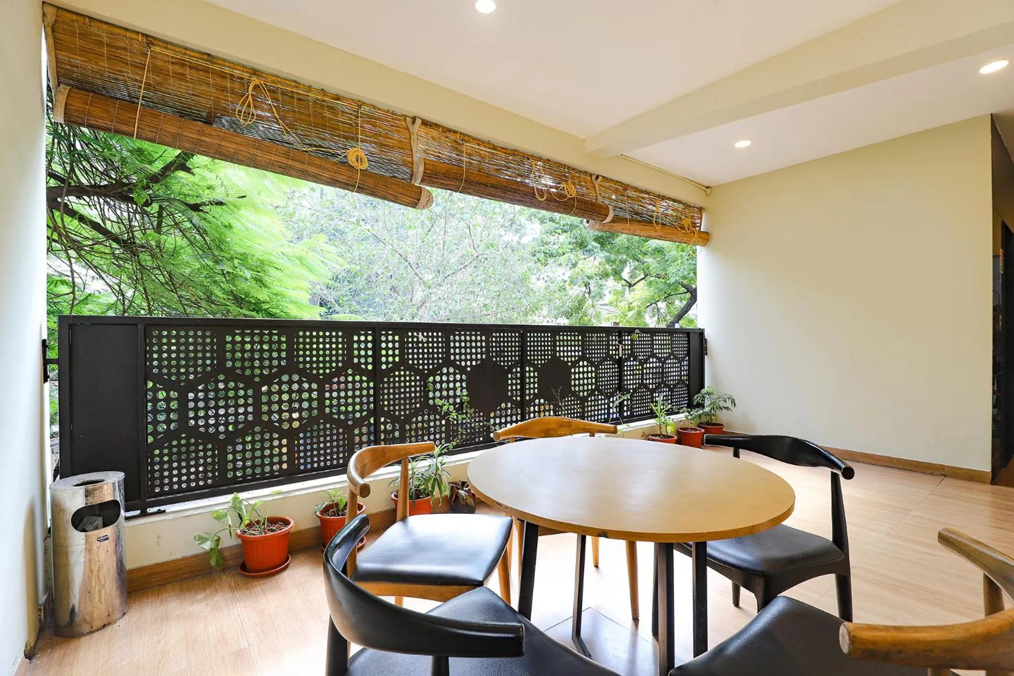 Dining area in Super Townhouse 056 T Nagar Chennai Near AGS Cinemas T Nagar