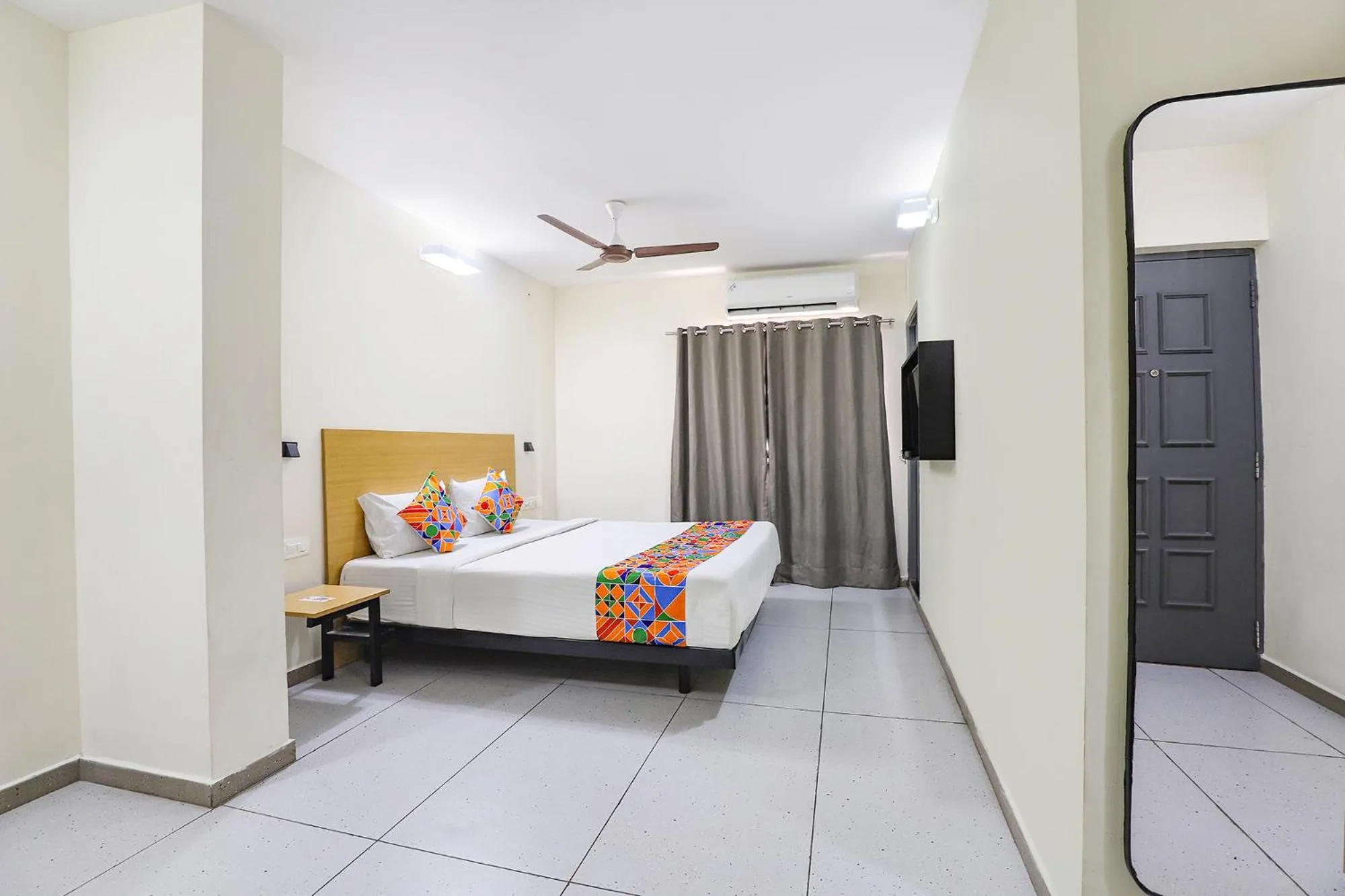 Bed in Super Townhouse 056 T Nagar Chennai Near AGS Cinemas T Nagar