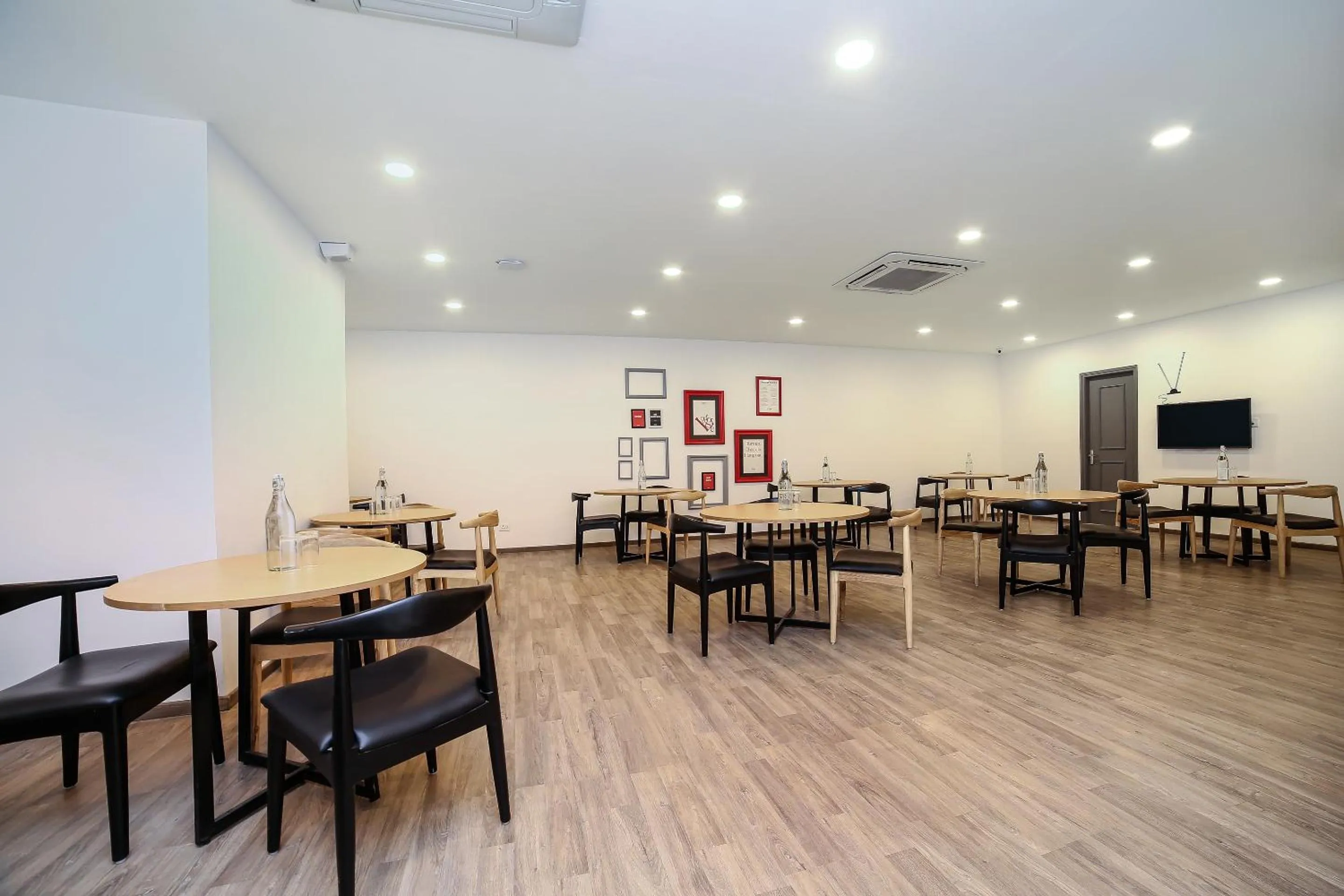 Restaurant/places to eat in Townhouse Chattarpur Opp. Tivoli Garden Near Chhatarpur Metro Station