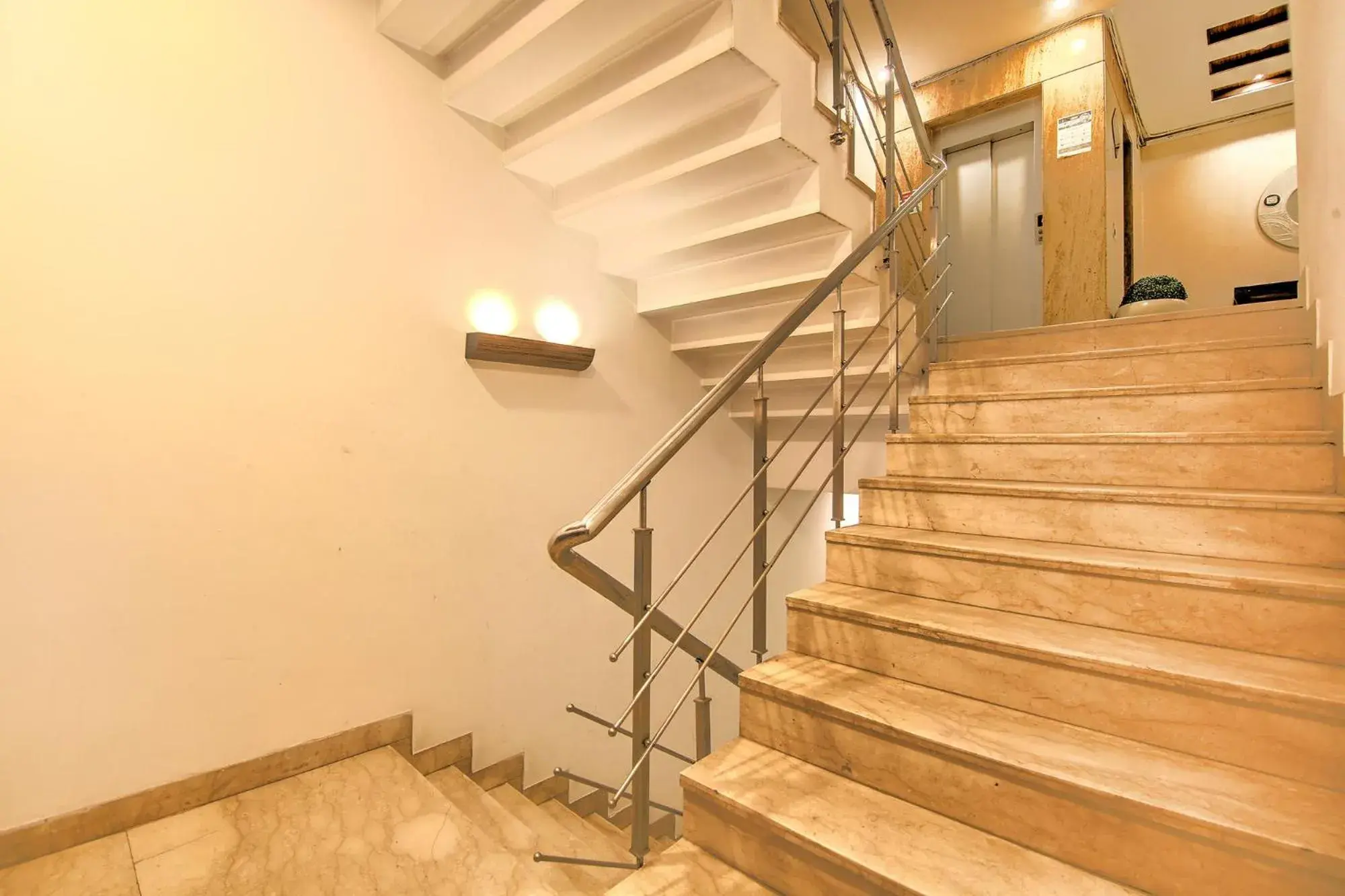 Lobby or reception in FabExpress Le Grand Lobby or reception in FabExpress Le Grand