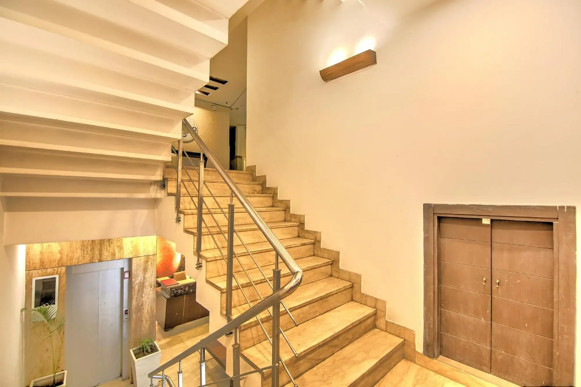 Lobby or reception in FabExpress Le Grand Lobby or reception in FabExpress Le Grand