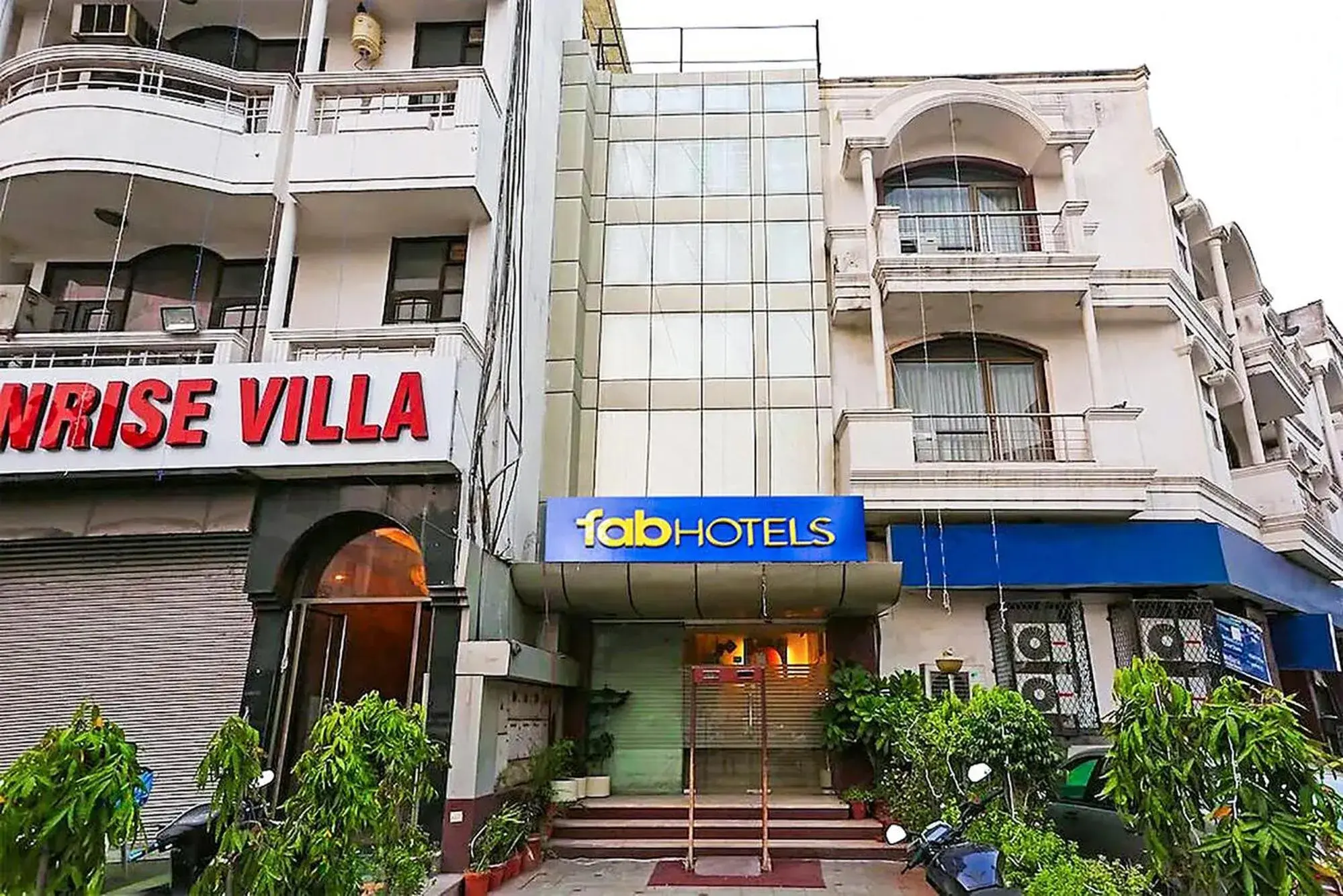 Facade/entrance in FabExpress Le Grand Facade/entrance in FabExpress Le Grand