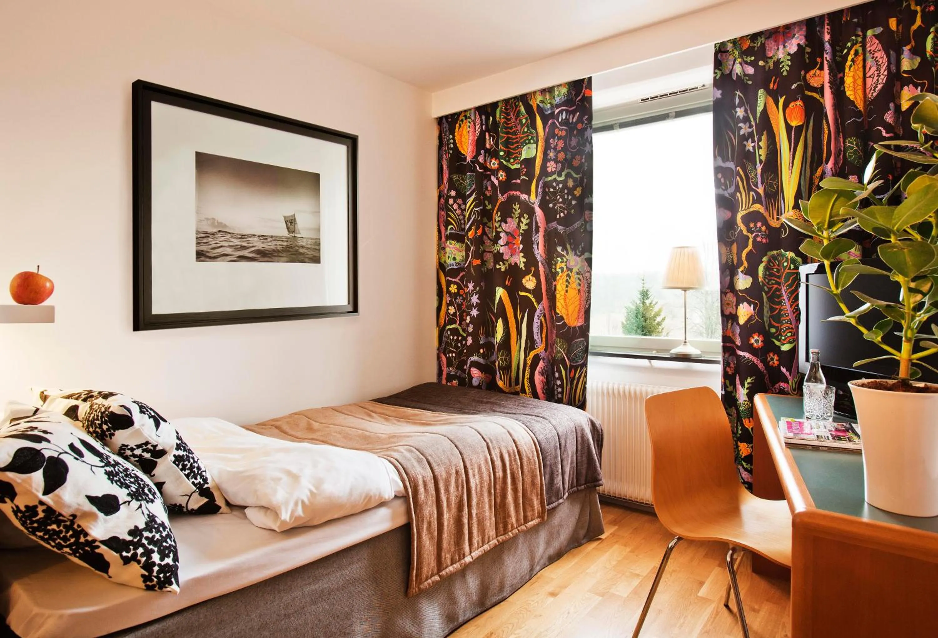 Photo of the whole room, Bed in Rosersbergs Slottshotell