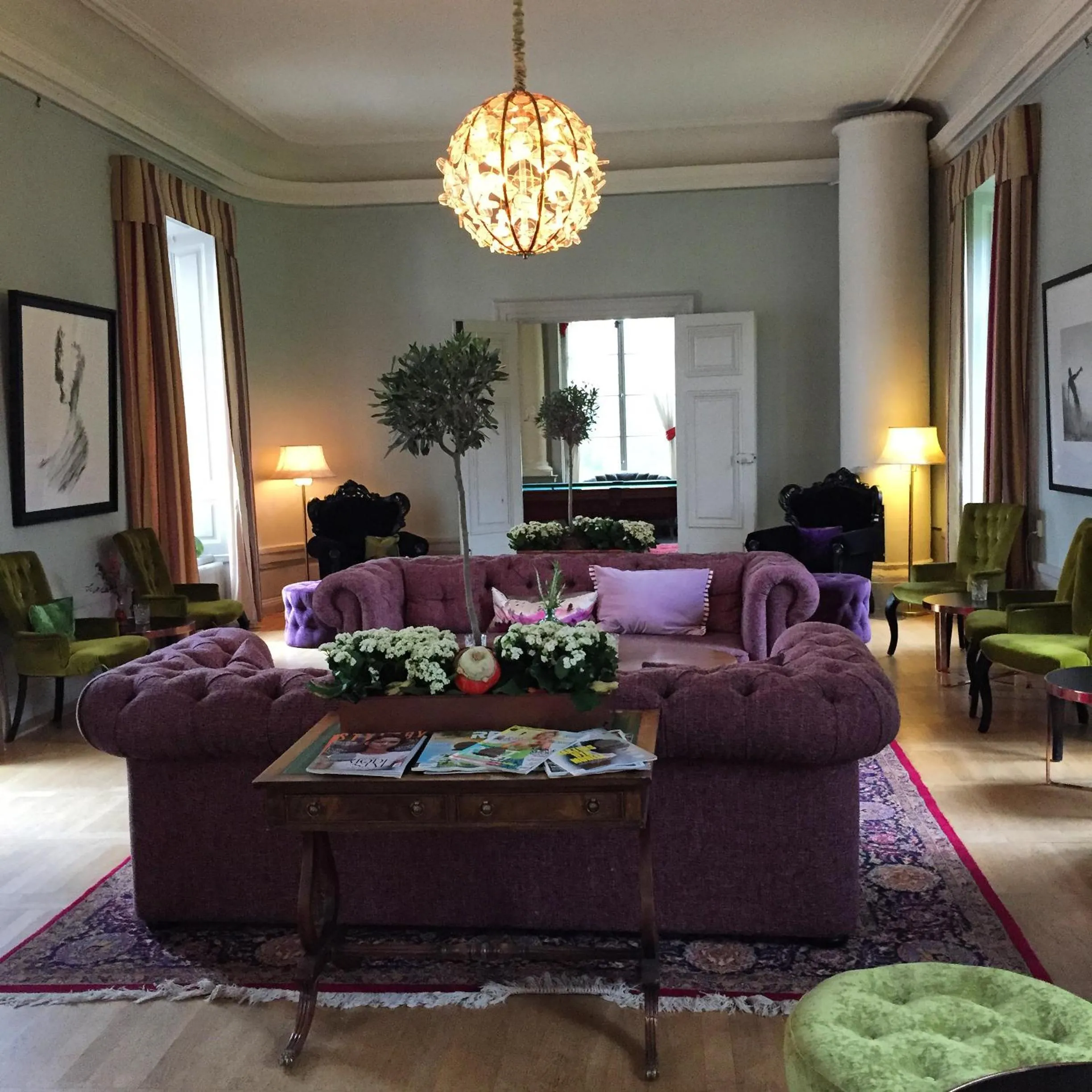 Communal lounge/ TV room in Rosersbergs Slottshotell