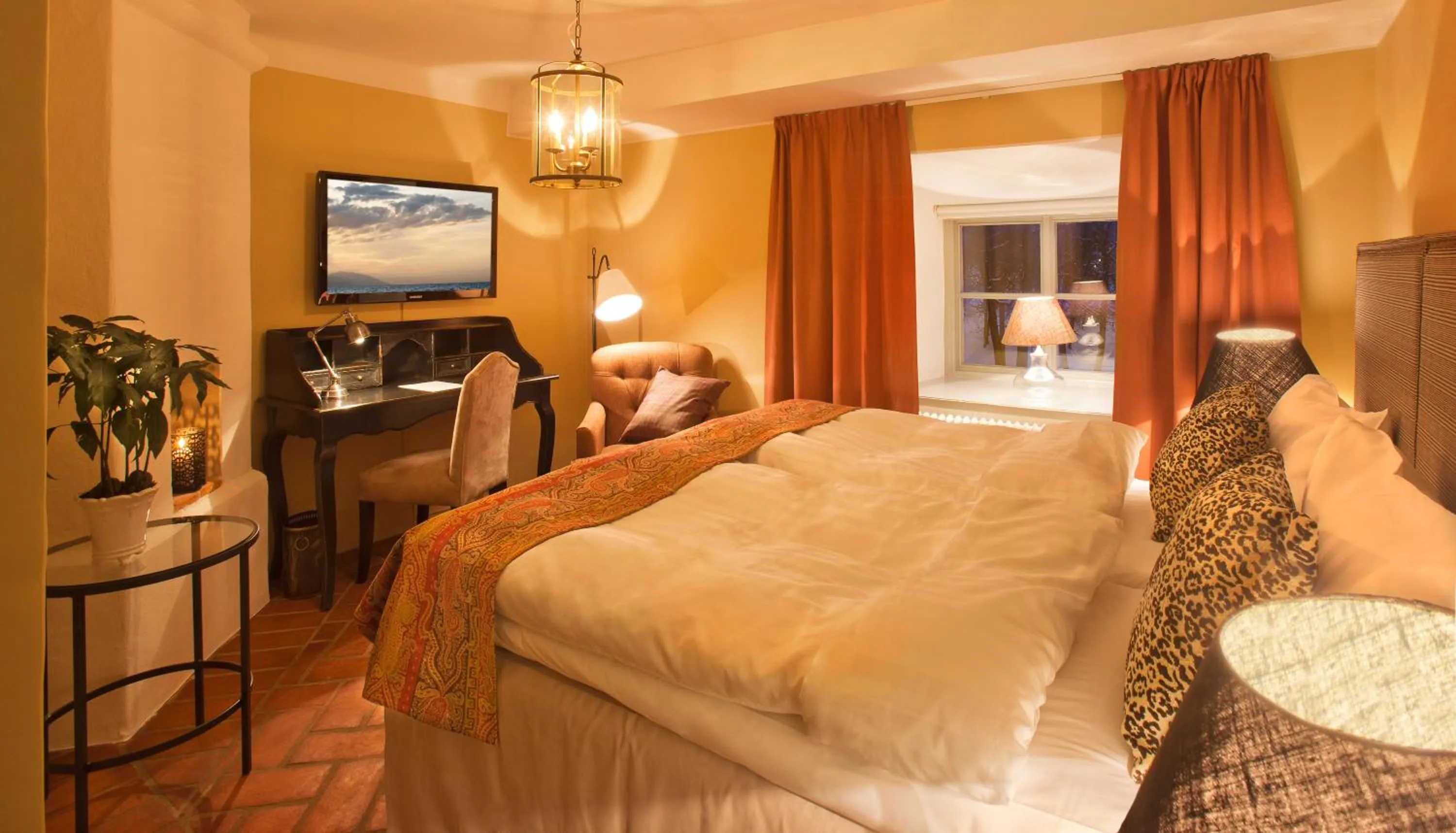 Photo of the whole room, Bed in Rosersbergs Slottshotell