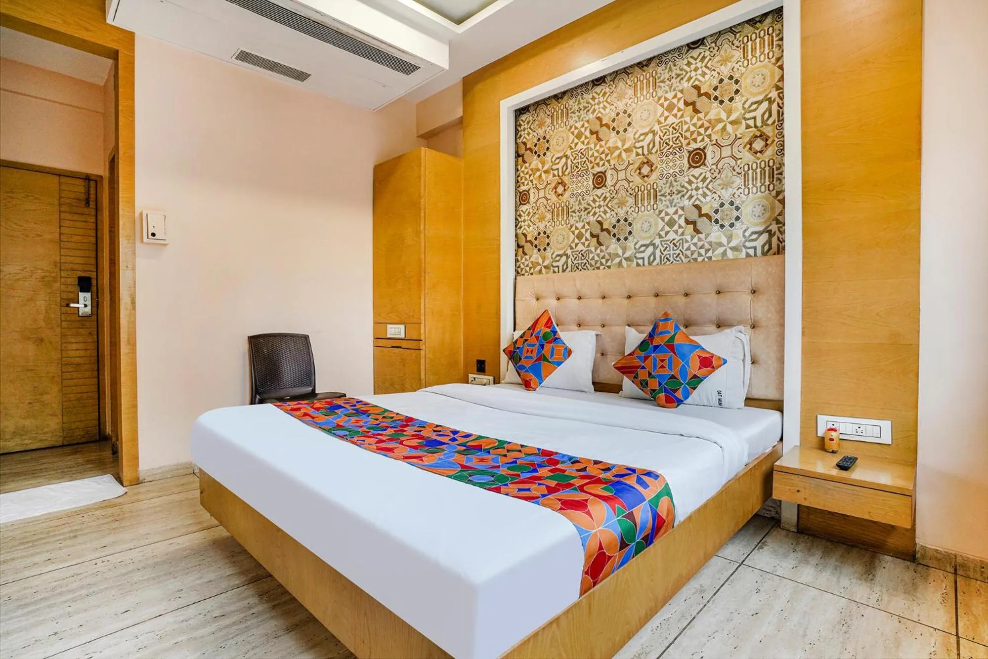 Bed in FabHotel Neelkamal - Chembur