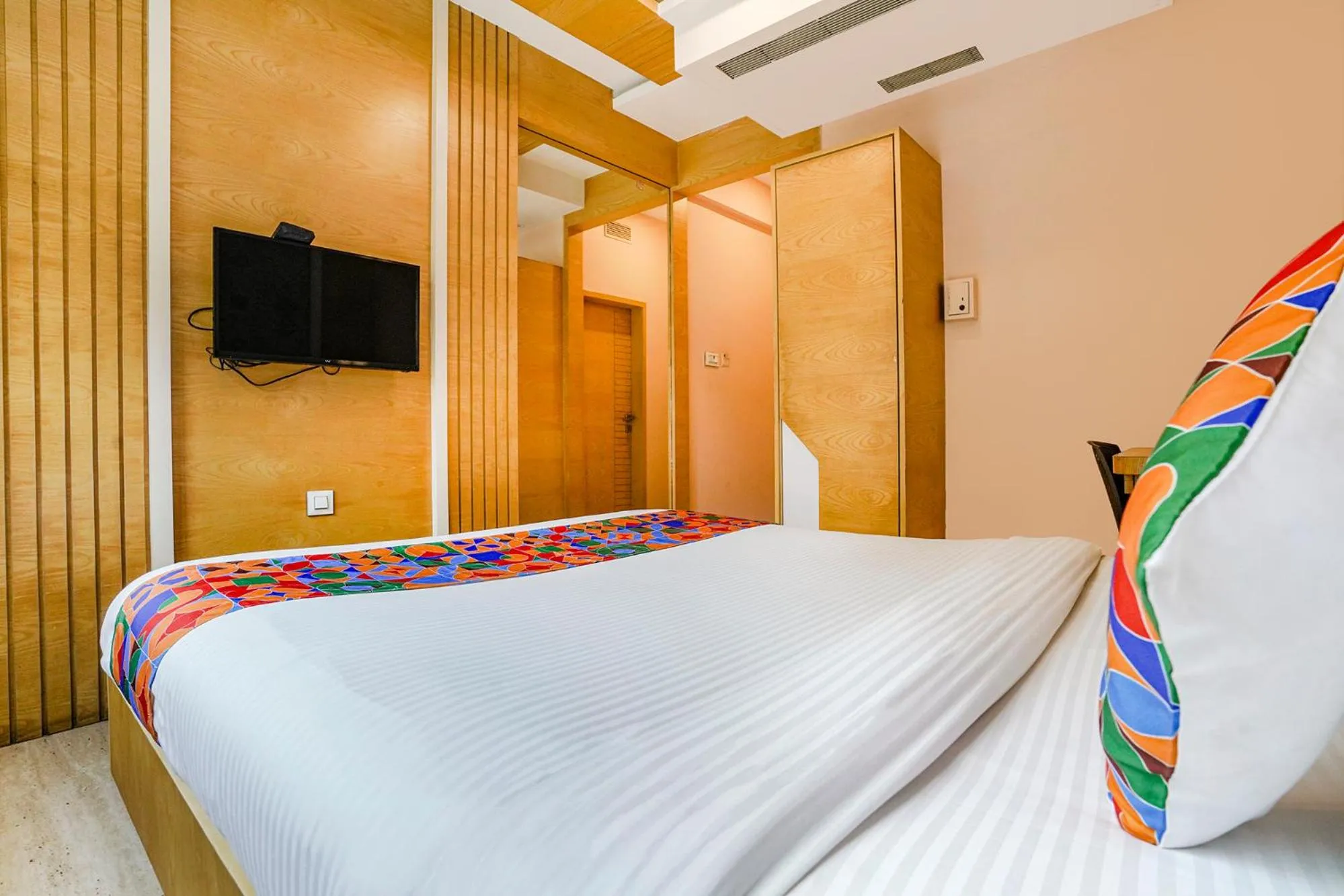 Bed in FabHotel Neelkamal - Chembur