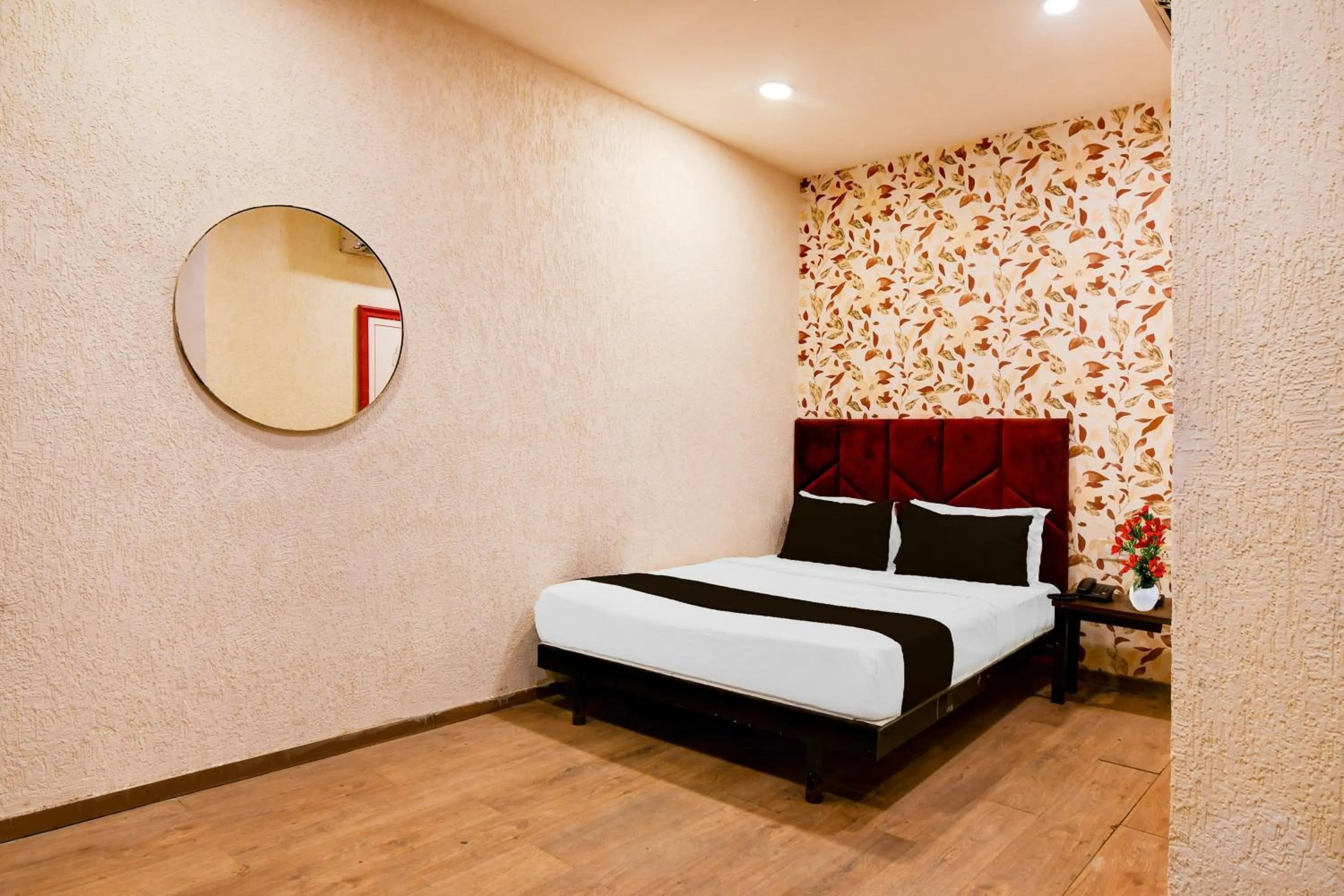 Bedroom, Bed in Super Townhouse Science City Formerly Hotel Mannat International