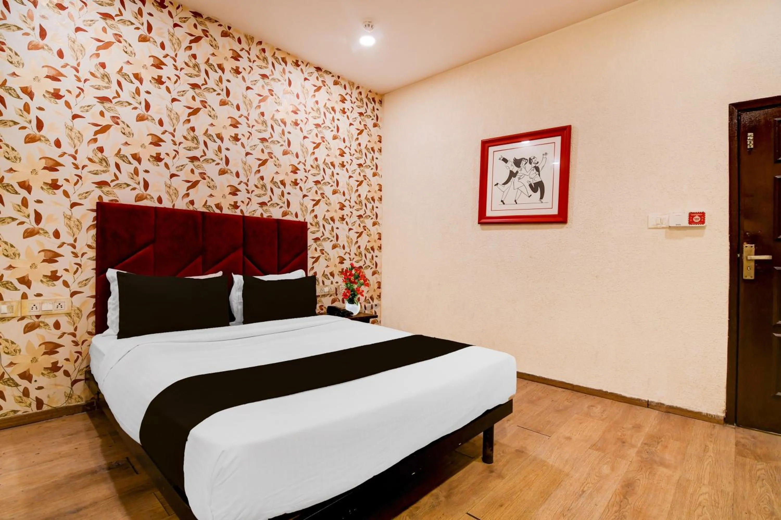 Bedroom, Bed in Super Townhouse Science City Formerly Hotel Mannat International