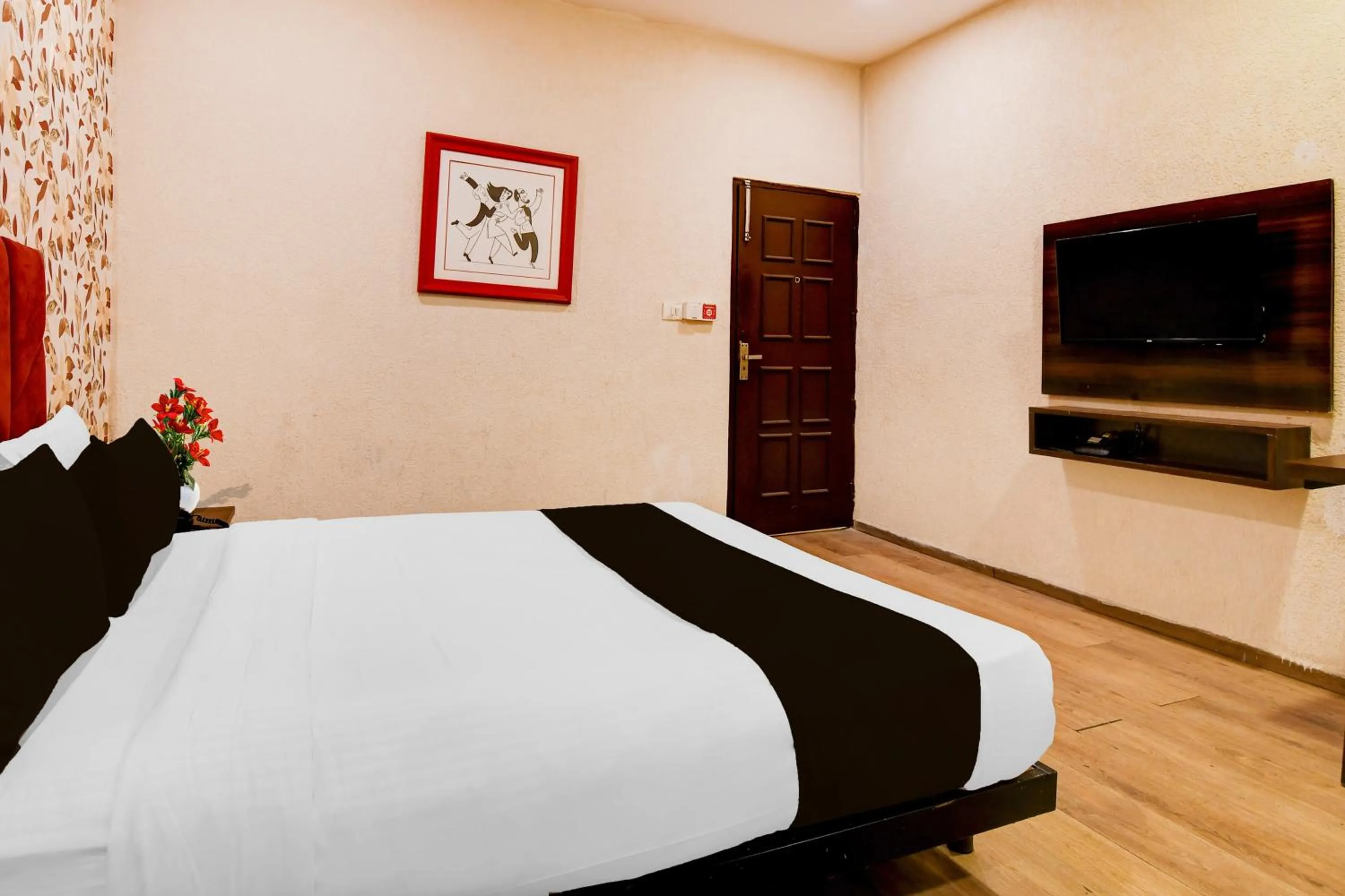 Bedroom, Bed in Super Townhouse Science City Formerly Hotel Mannat International