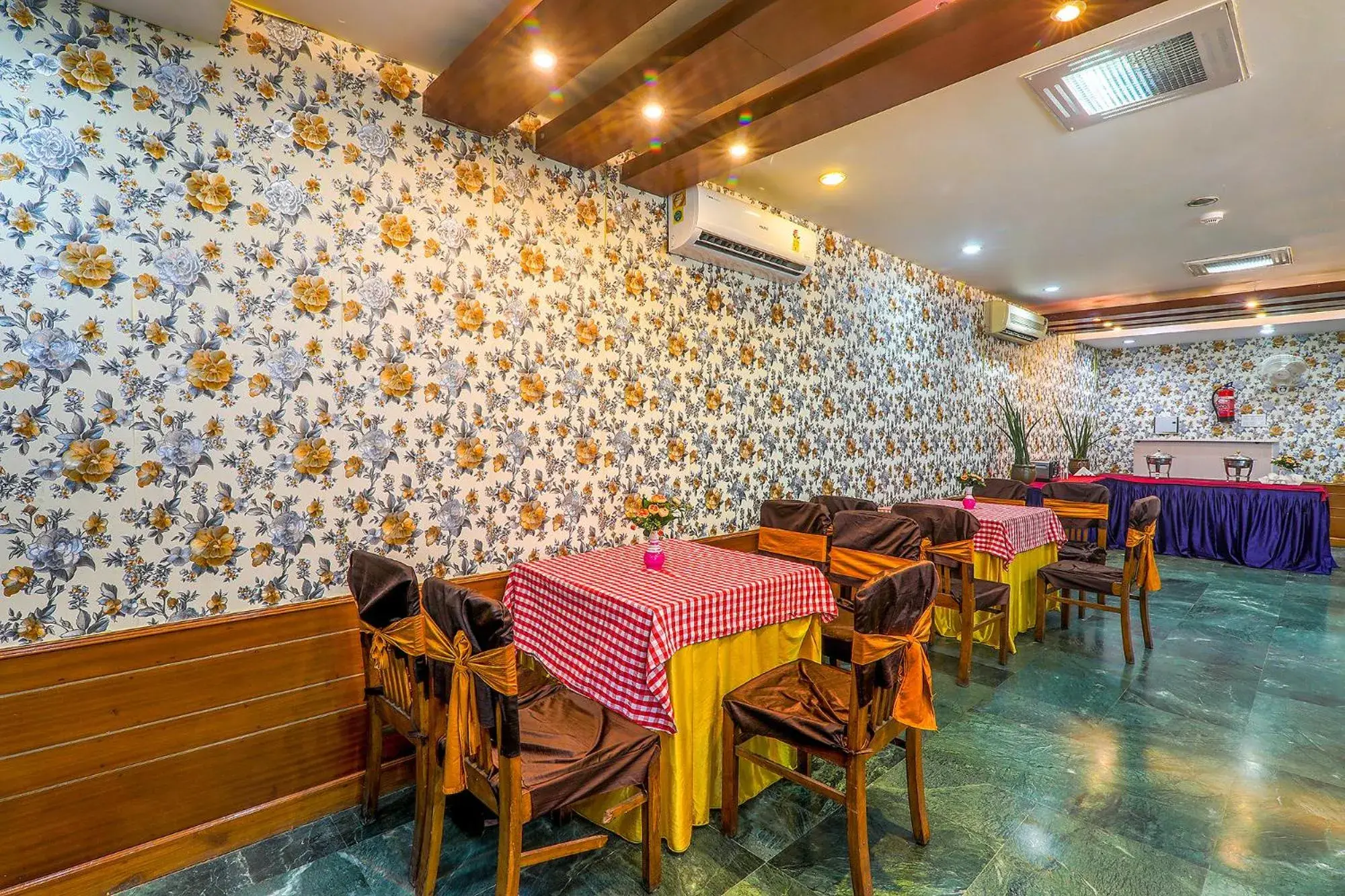 Restaurant/places to eat in Hotel Executive Restaurant/places to eat in Hotel Executive