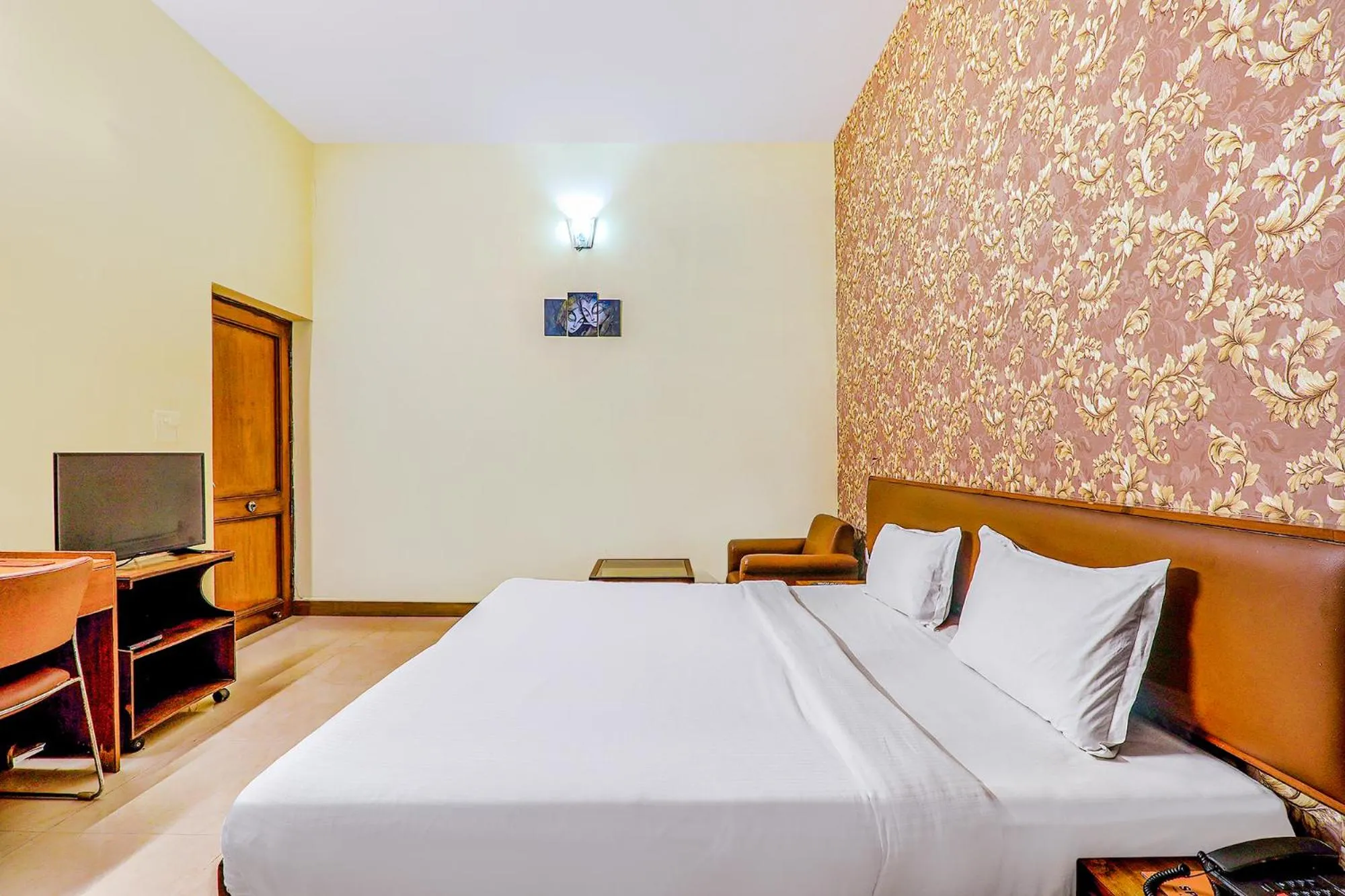 Bed in Hotel Executive